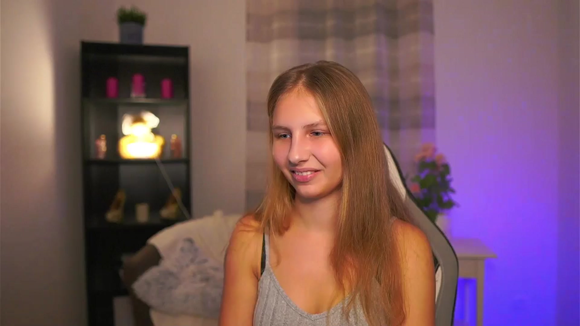 Gallery image thumbnail from Emmie_murray's myfreecams stream on, 12/20/2025, 21:40 image 6 of 20
