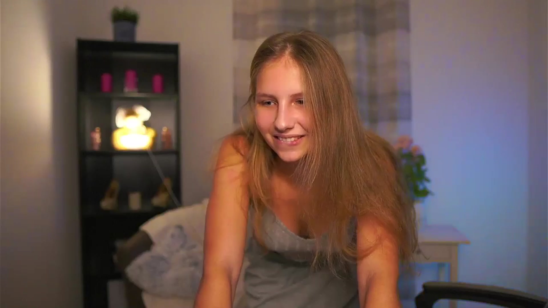 Gallery image thumbnail from Emmie_murray's myfreecams stream on, 12/20/2025, 21:40 image 17 of 20