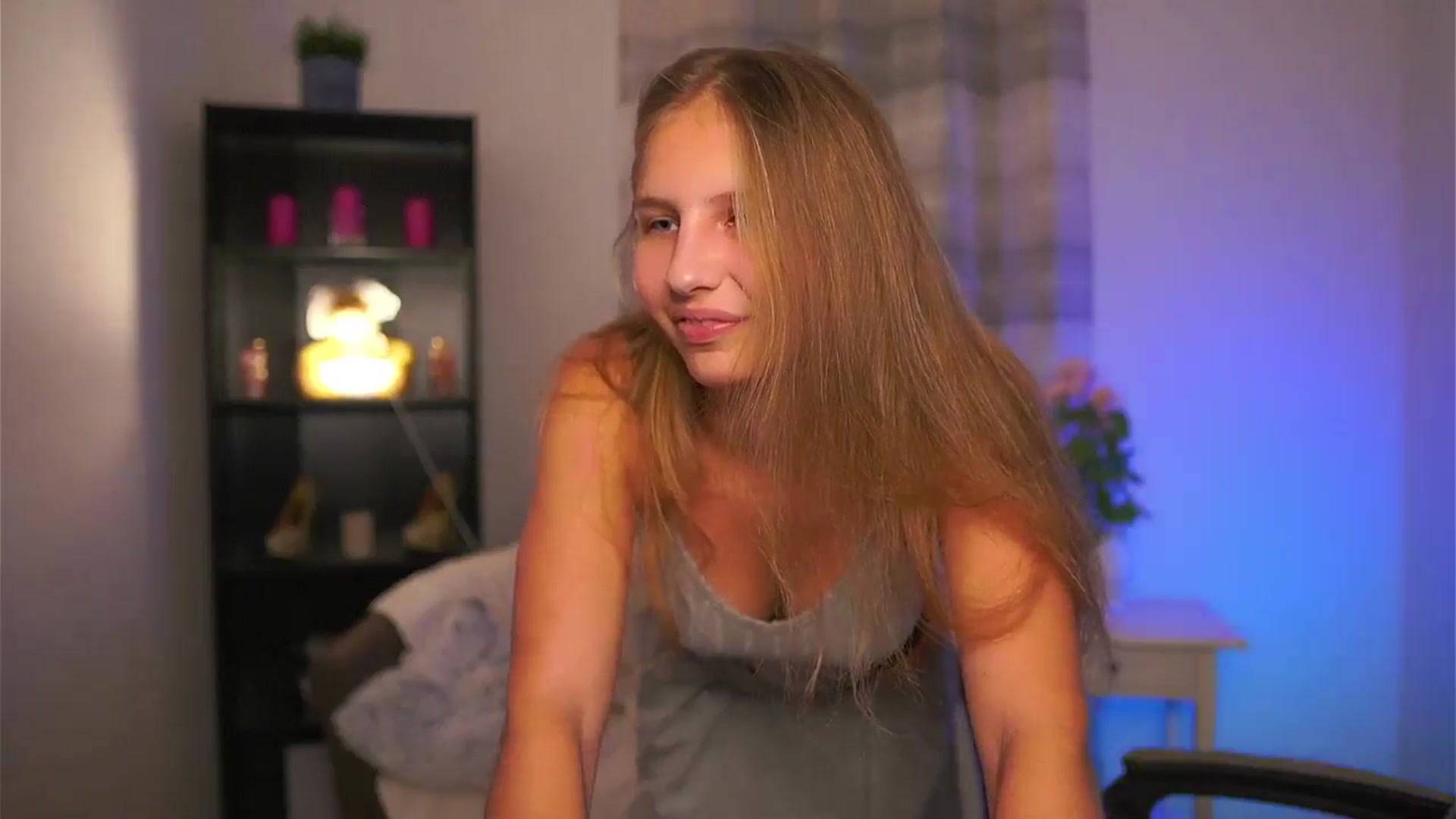 Gallery image thumbnail from Emmie_murray's myfreecams stream on, 12/20/2025, 21:40 image 16 of 20
