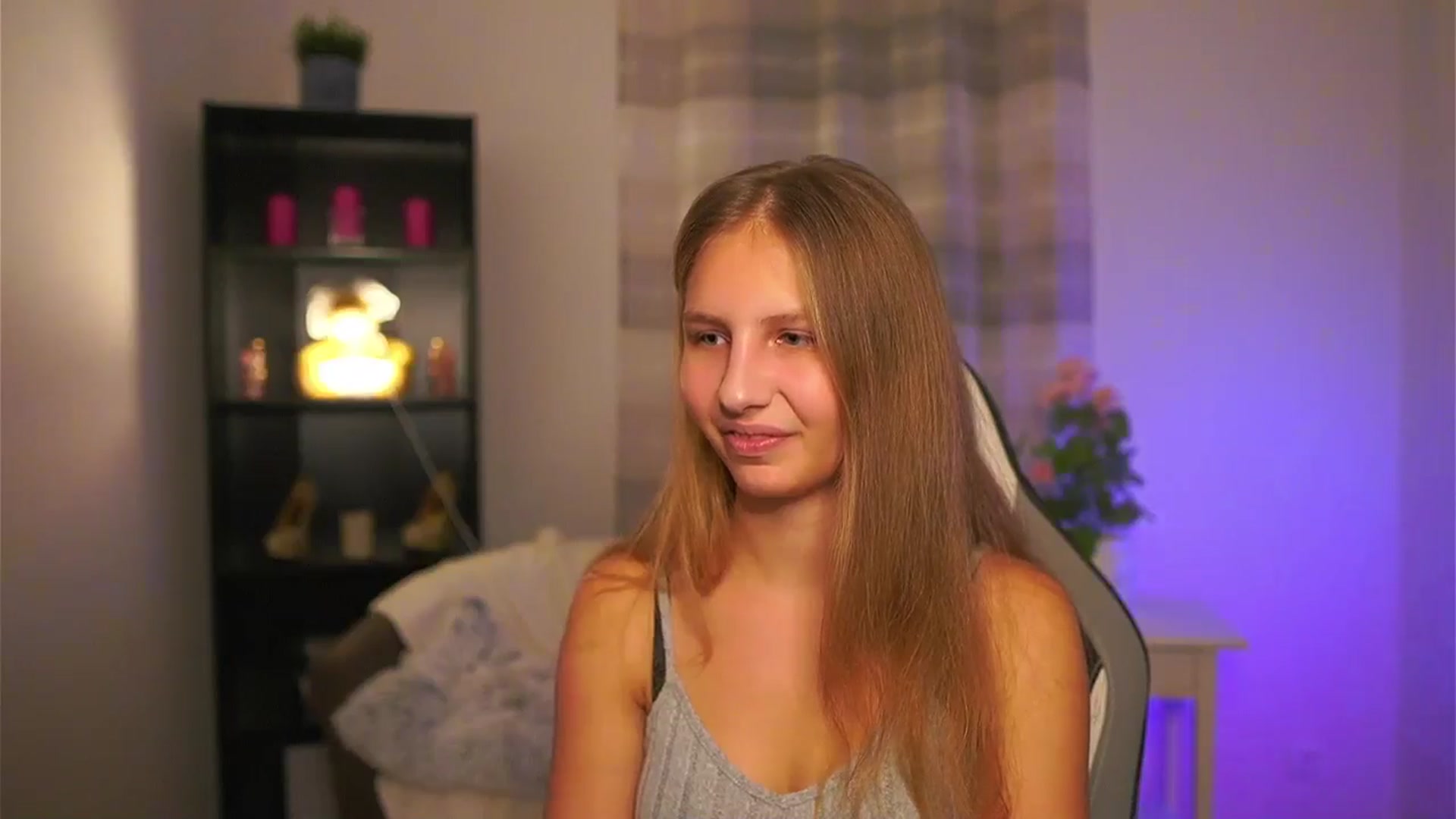 Gallery image thumbnail from Emmie_murray's myfreecams stream on, 12/20/2025, 21:40 image 12 of 20