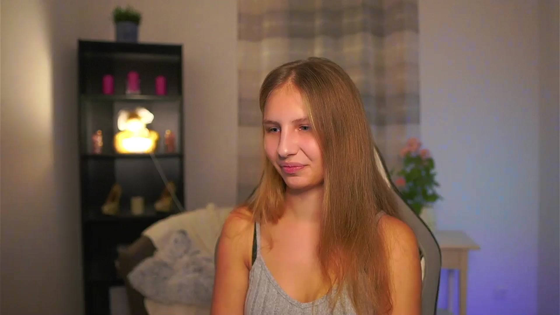 Gallery image thumbnail from Emmie_murray's myfreecams stream on, 12/20/2025, 21:40 image 2 of 20