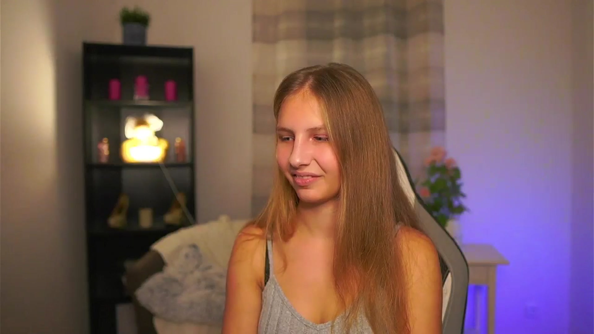 Gallery image thumbnail from Emmie_murray's myfreecams stream on, 12/20/2025, 21:40 image 11 of 20