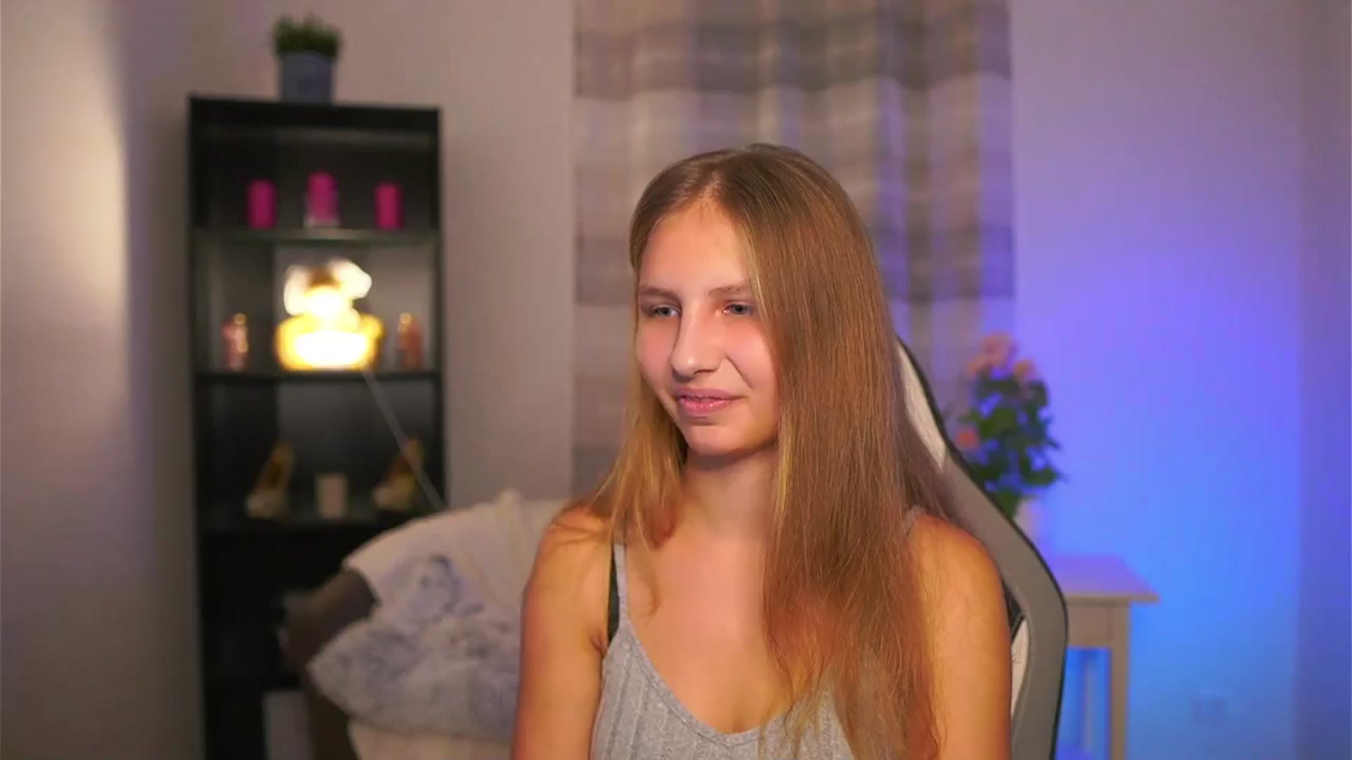 Gallery image thumbnail from Emmie_murray's myfreecams stream on, 12/20/2025, 21:40 image 8 of 20
