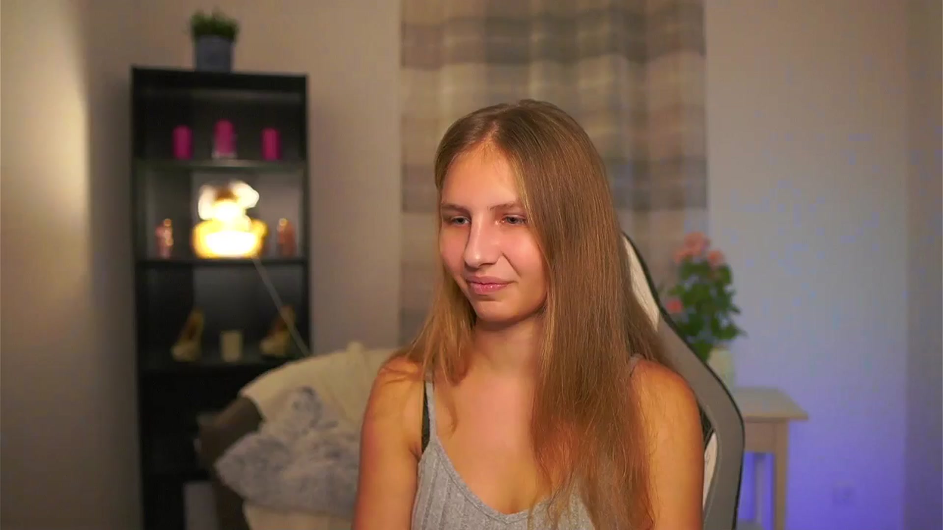 Gallery image thumbnail from Emmie_murray's myfreecams stream on, 12/20/2025, 21:40 image 10 of 20