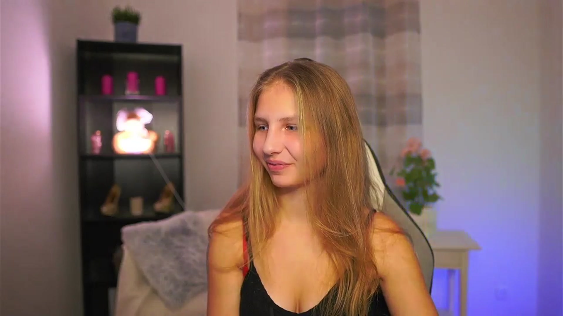 Gallery image thumbnail from Emmie_murray's myfreecams stream on, 12/21/2025, 15:01 image 7 of 20