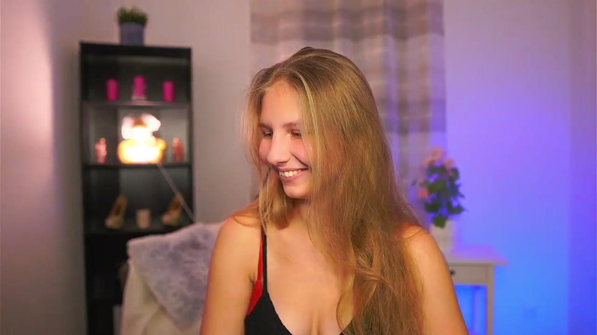Gallery image thumbnail from Emmie_murray's myfreecams stream on, 12/21/2025, 15:19 image 19 of 20