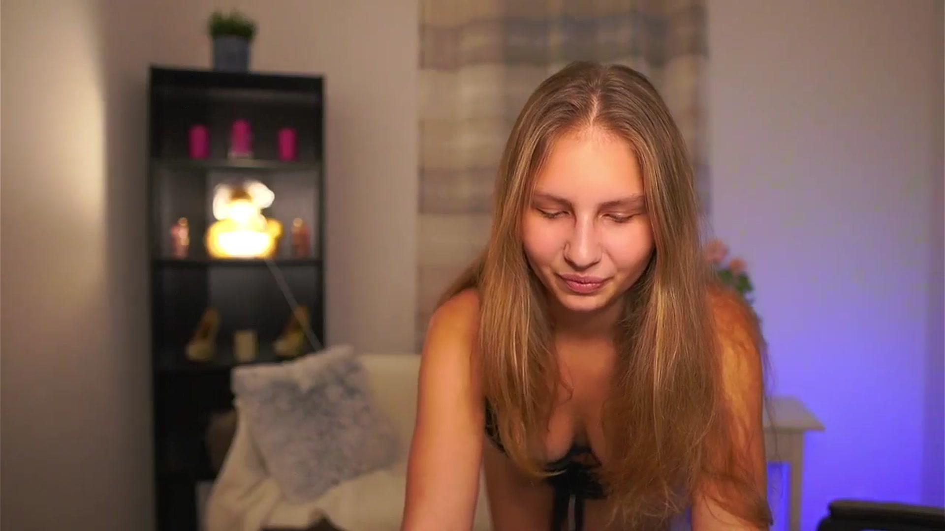 Gallery image thumbnail from Emmie_murray's myfreecams stream on, 12/23/2025, 15:55 image 10 of 20
