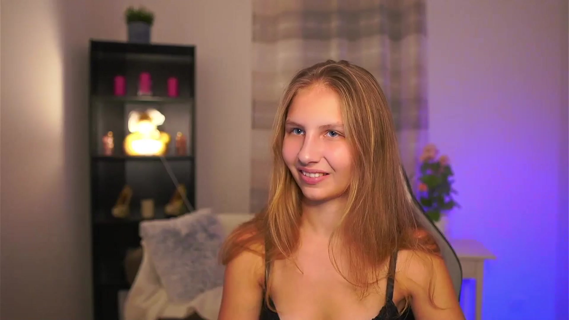 Gallery image thumbnail from Emmie_murray's myfreecams stream on, 12/23/2025, 15:55 image 14 of 20
