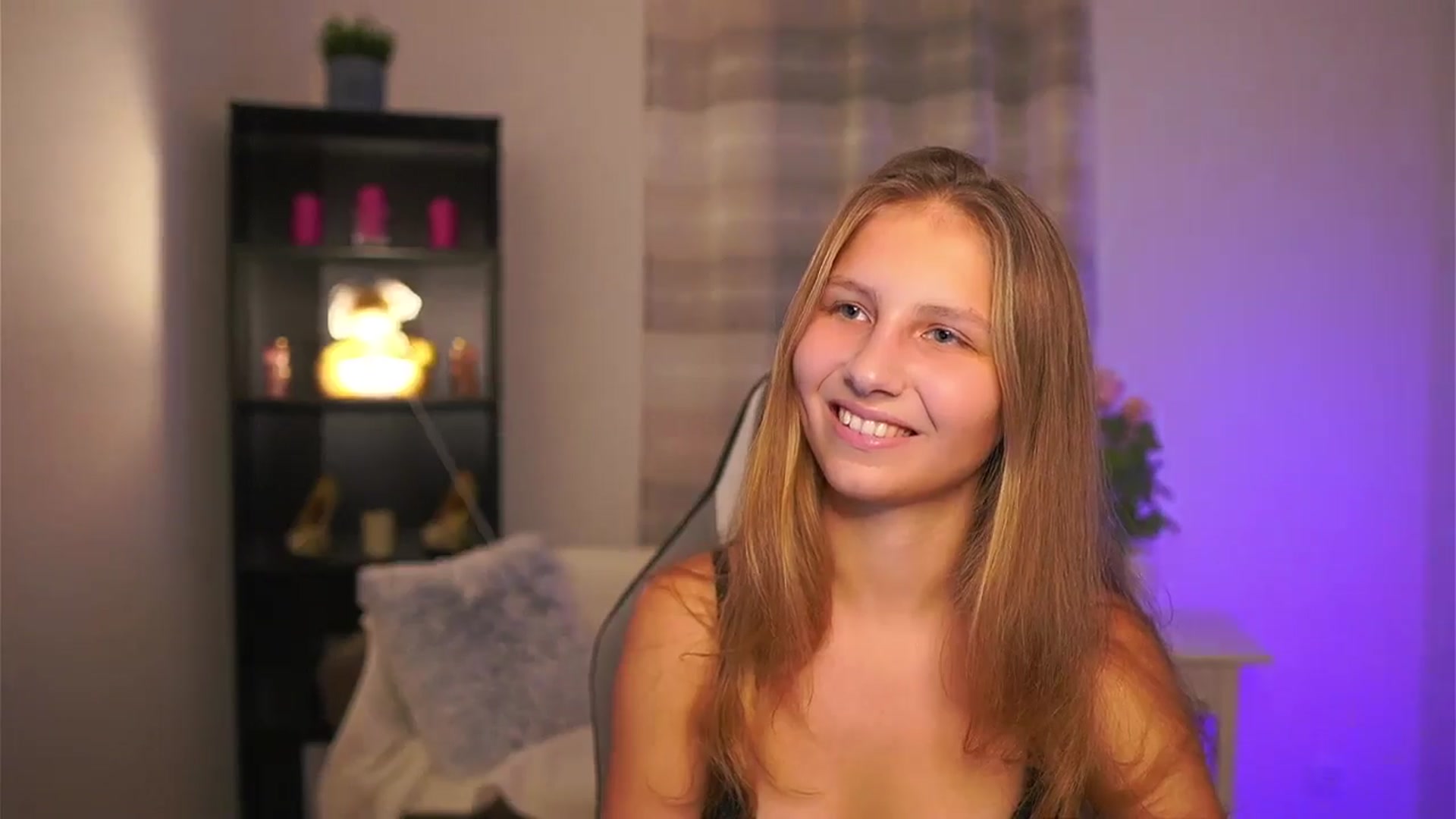 Gallery image thumbnail from Emmie_murray's myfreecams stream on, 12/23/2025, 15:55 image 17 of 20