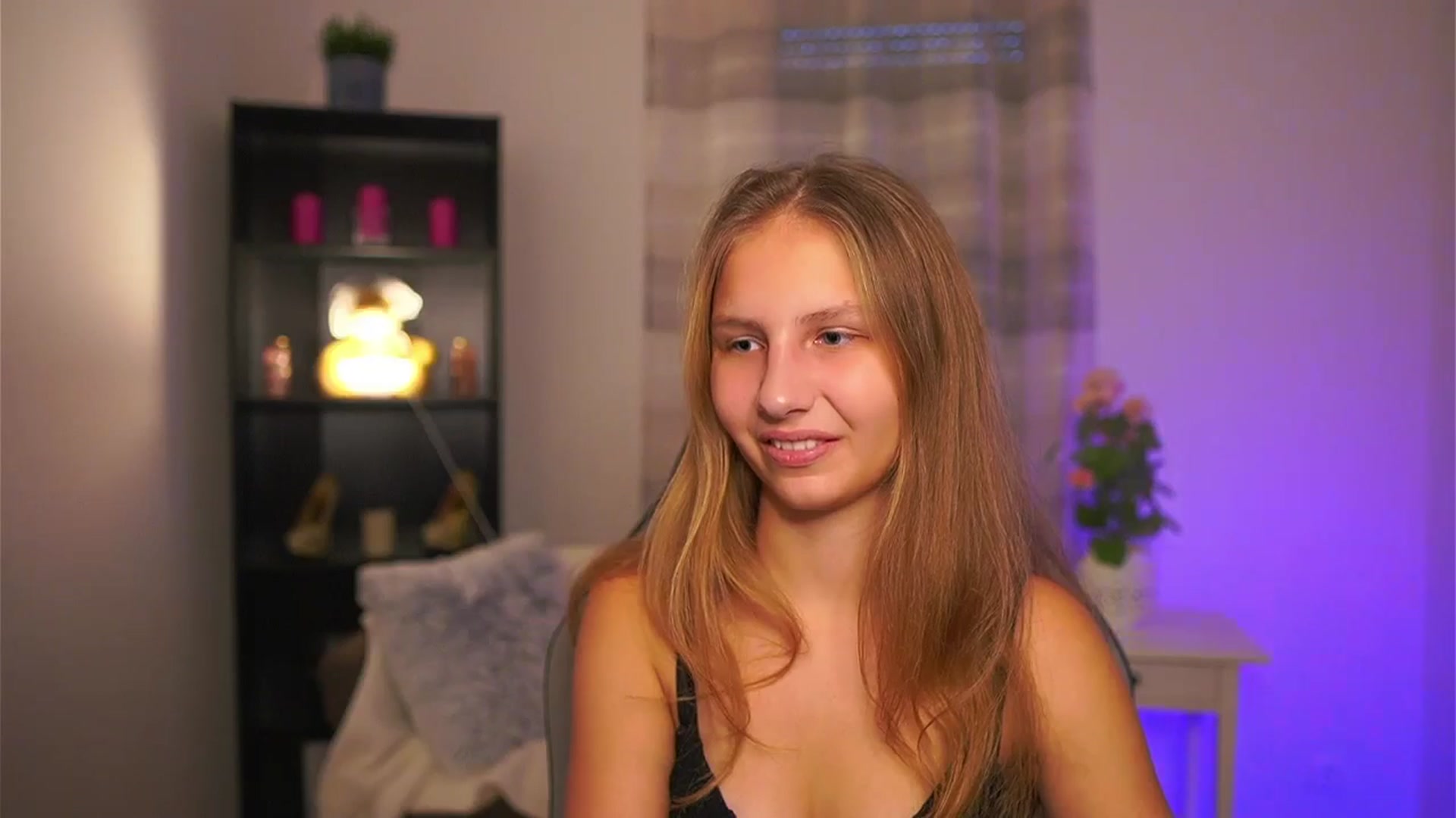 Gallery image thumbnail from Emmie_murray's myfreecams stream on, 12/23/2025, 15:55 image 4 of 20