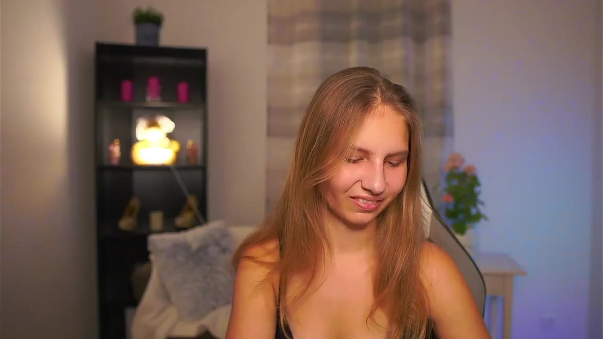 Gallery image thumbnail from Emmie_murray's myfreecams stream on, 12/23/2025, 15:55 image 13 of 20