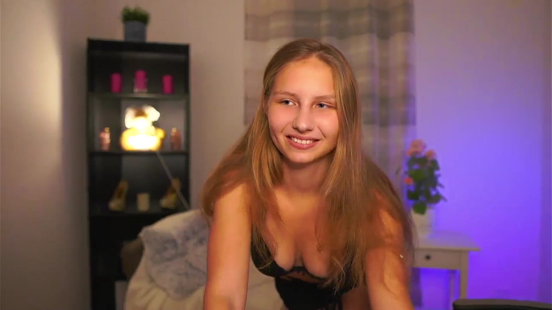 Gallery image thumbnail from Emmie_murray's myfreecams stream on, 12/23/2025, 16:22 image 2 of 20