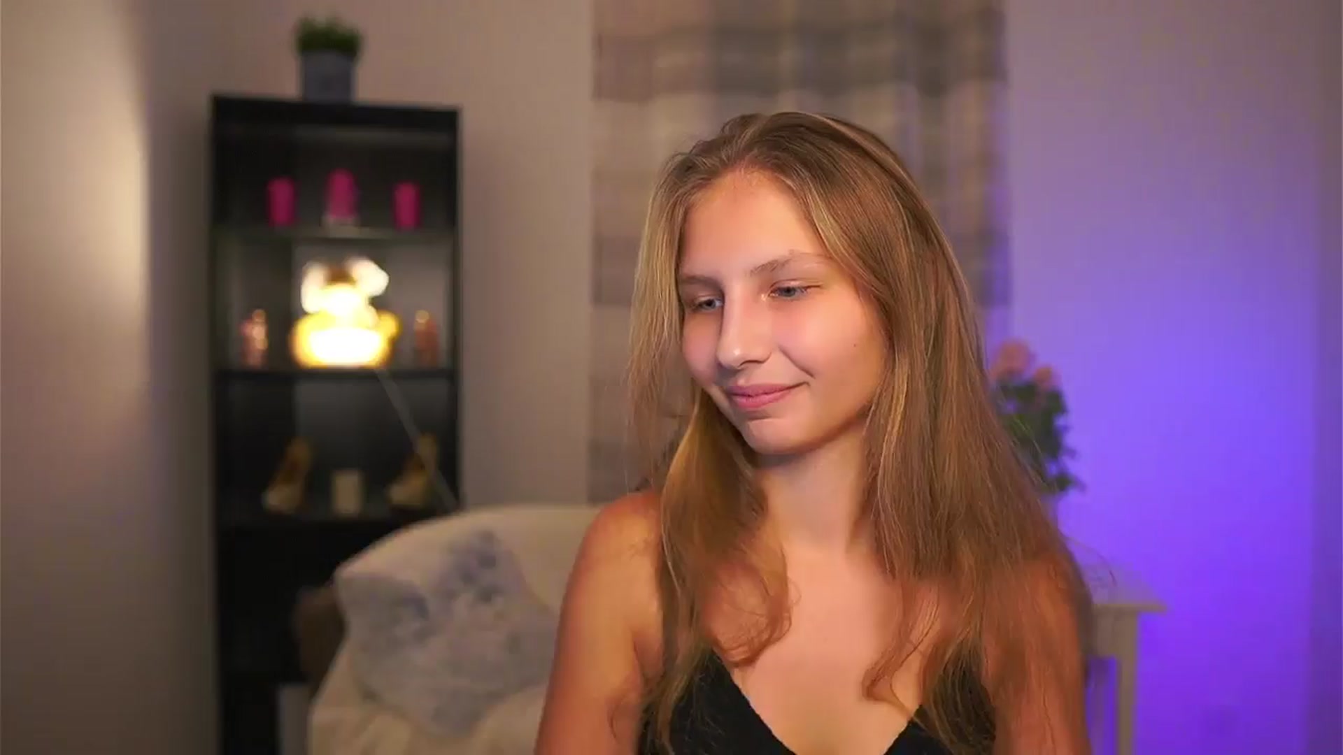 Gallery image thumbnail from Emmie_murray's myfreecams stream on, 12/23/2025, 18:13 image 13 of 20