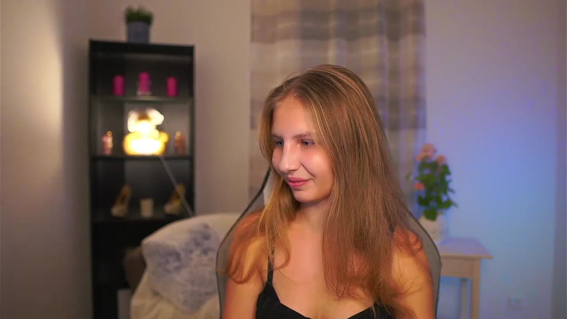 Gallery image thumbnail from Emmie_murray's myfreecams stream on, 12/23/2025, 18:13 image 16 of 20