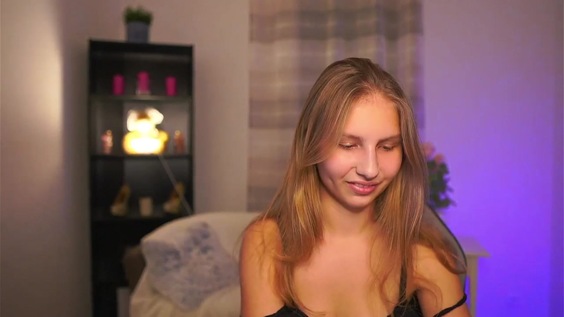 Gallery image thumbnail from Emmie_murray's myfreecams stream on, 12/23/2025, 18:13 image 17 of 20