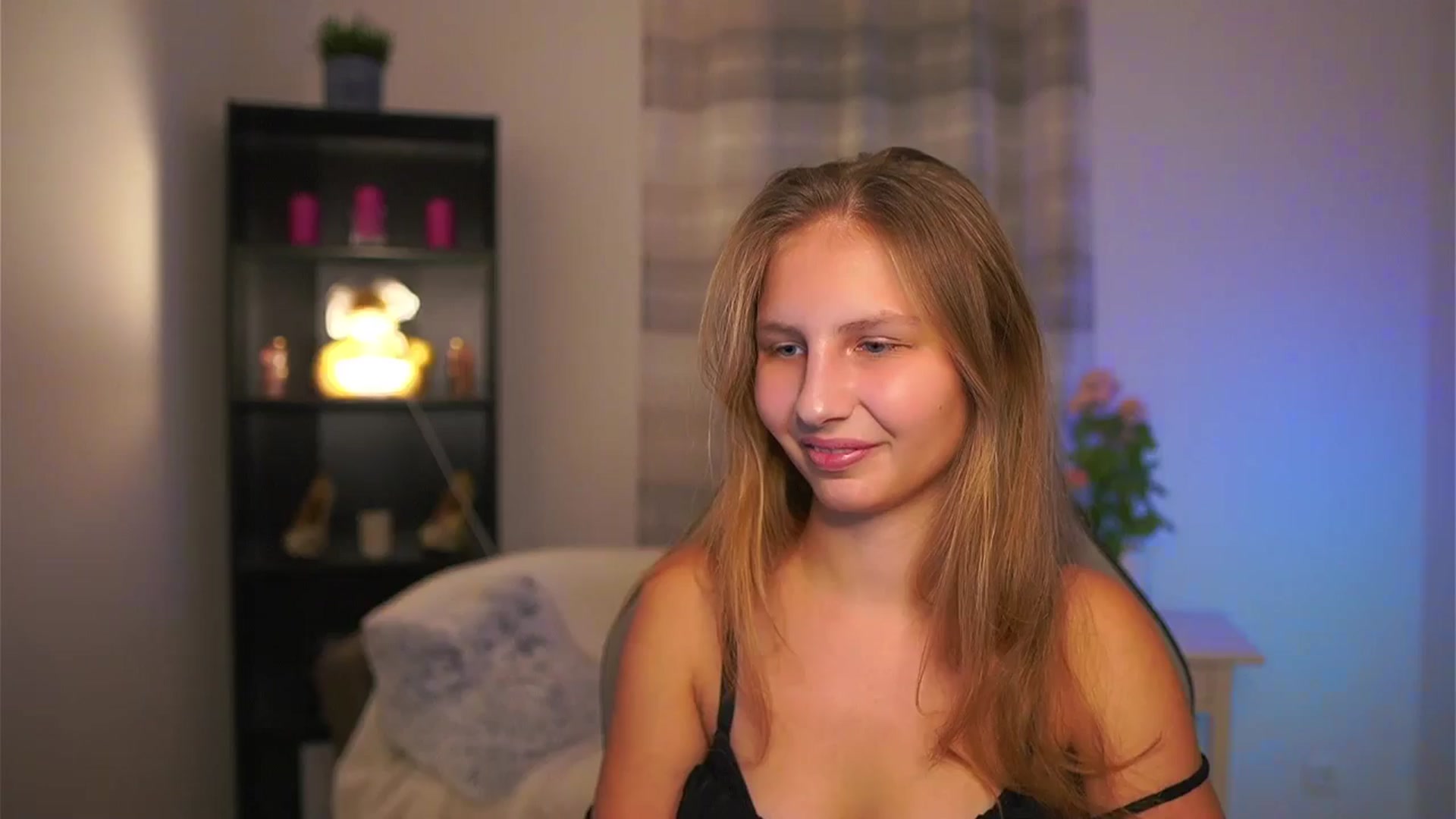 Gallery image thumbnail from Emmie_murray's myfreecams stream on, 12/23/2025, 18:56 image 1 of 20