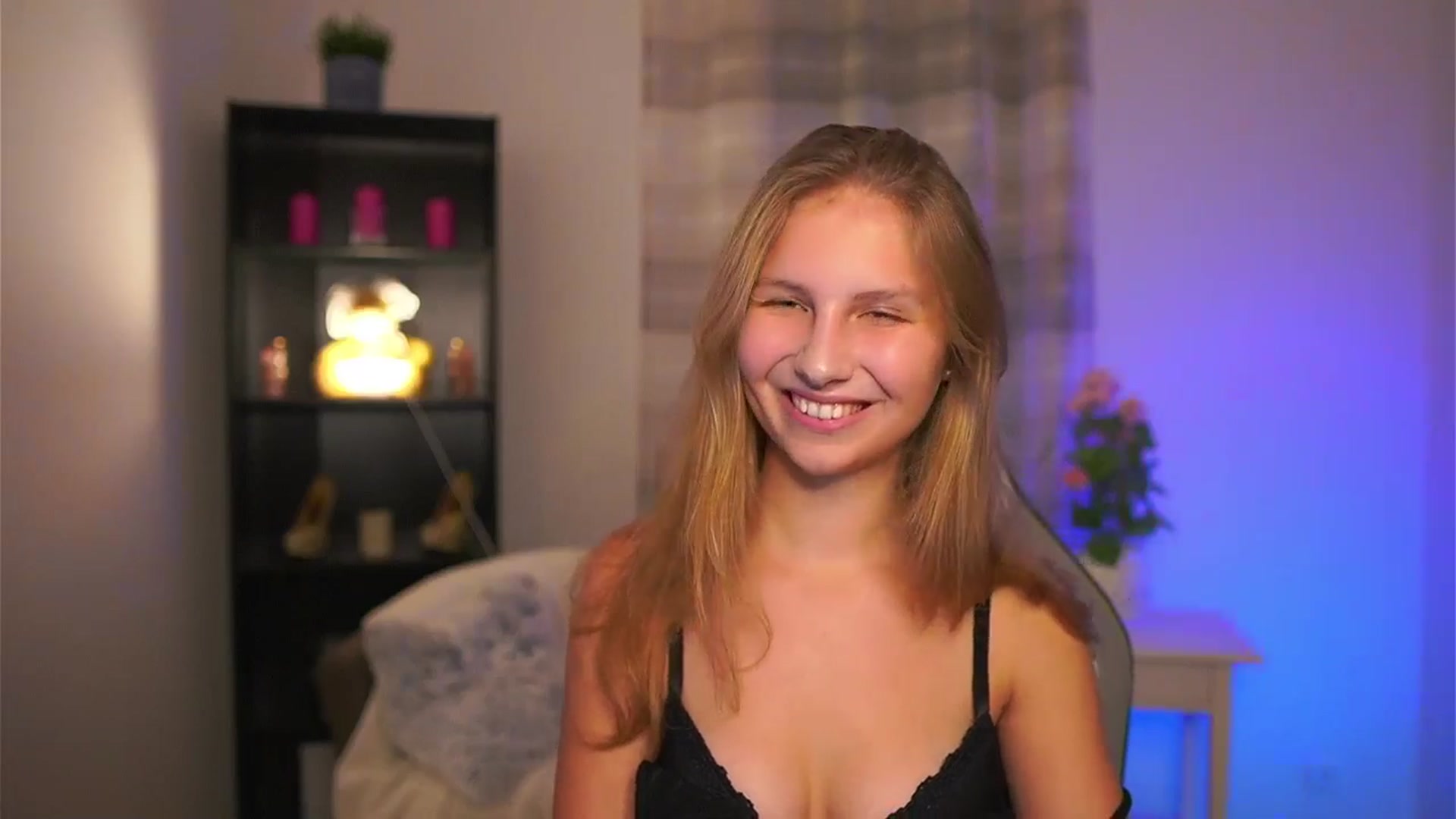 Gallery image thumbnail from Emmie_murray's myfreecams stream on, 12/23/2025, 18:56 image 9 of 20