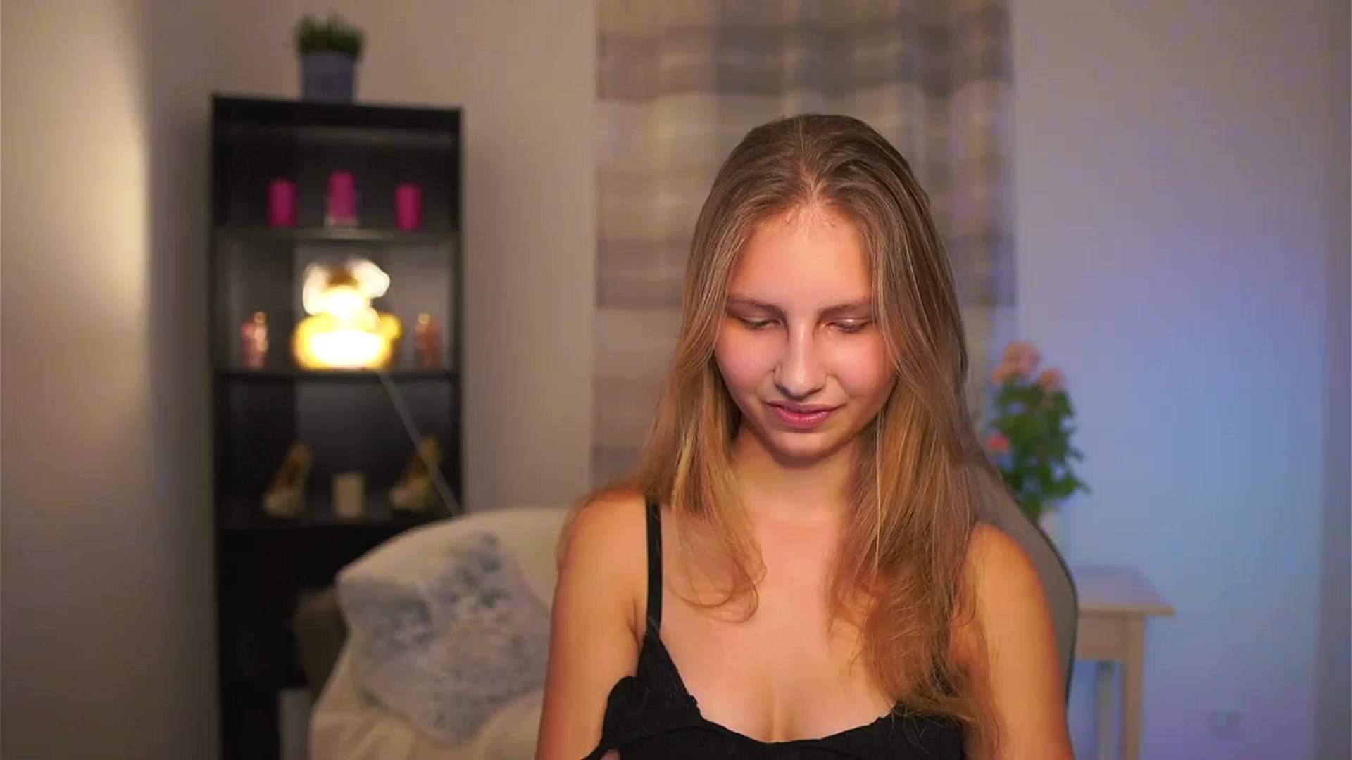 Gallery image thumbnail from Emmie_murray's myfreecams stream on, 12/23/2025, 18:56 image 14 of 20