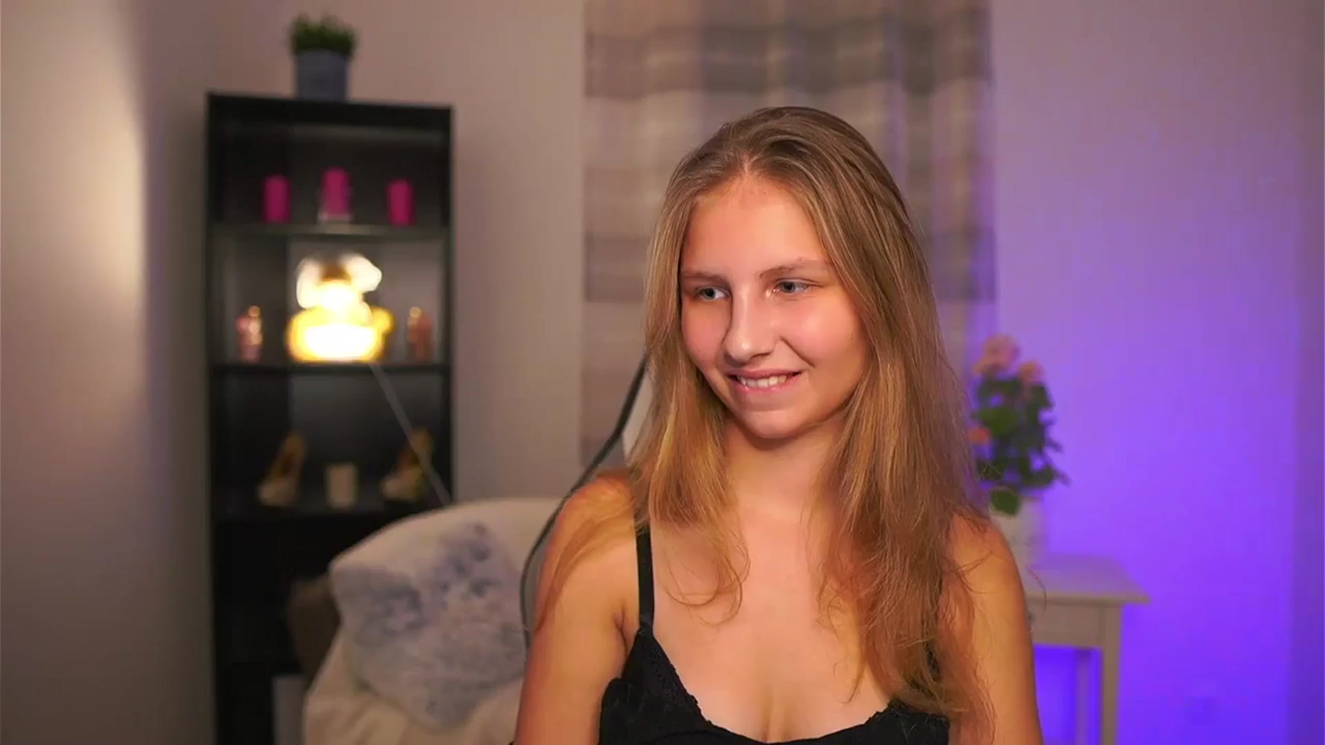 Gallery image thumbnail from Emmie_murray's myfreecams stream on, 12/23/2025, 18:56 image 16 of 20