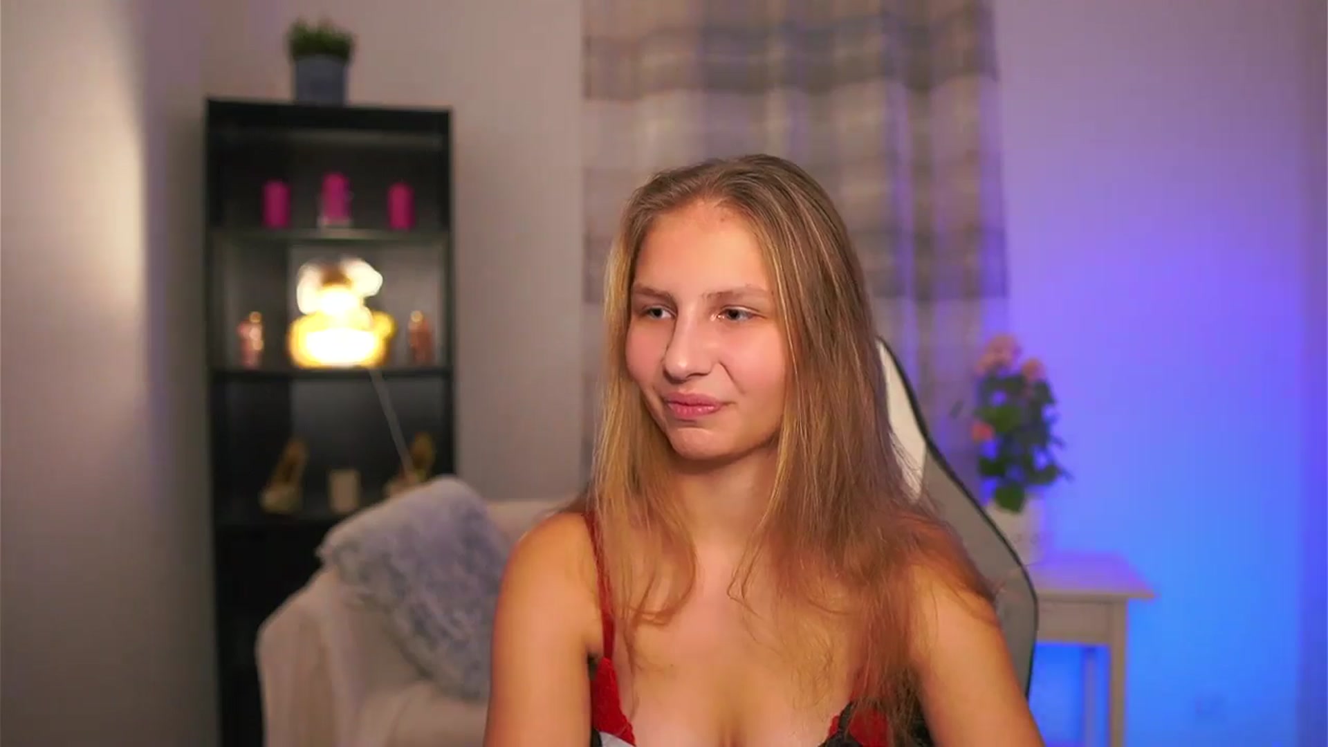 Gallery image thumbnail from Emmie_murray's myfreecams stream on, 12/27/2025, 15:53 image 13 of 20