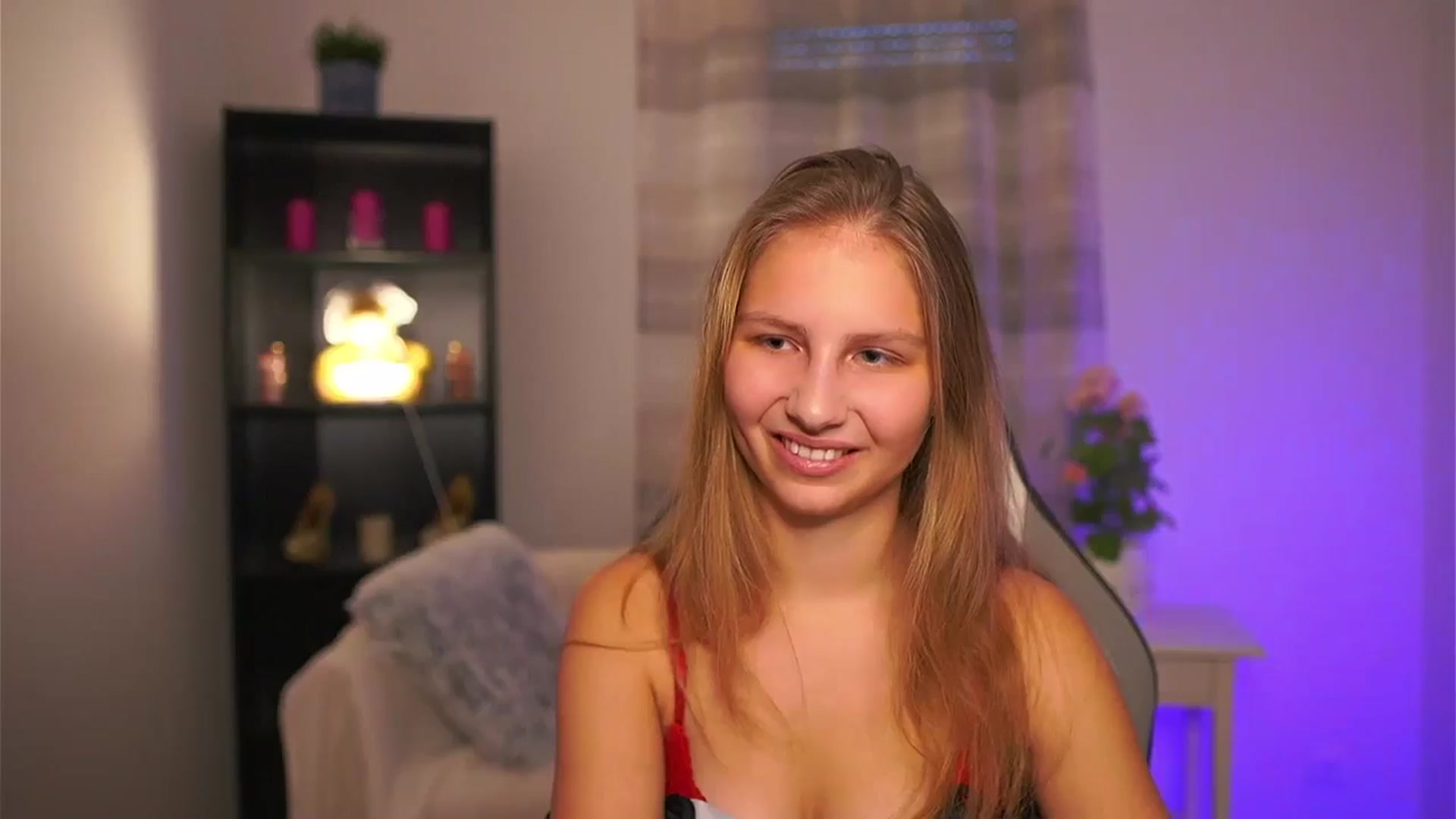 Gallery image thumbnail from Emmie_murray's myfreecams stream on, 12/27/2025, 15:53 image 10 of 20