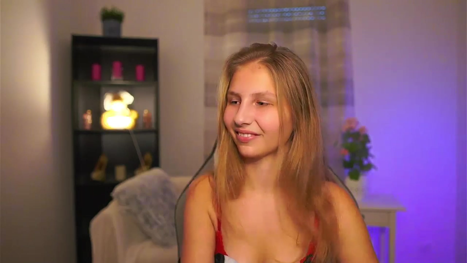 Gallery image thumbnail from Emmie_murray's myfreecams stream on, 12/27/2025, 15:53 image 9 of 20