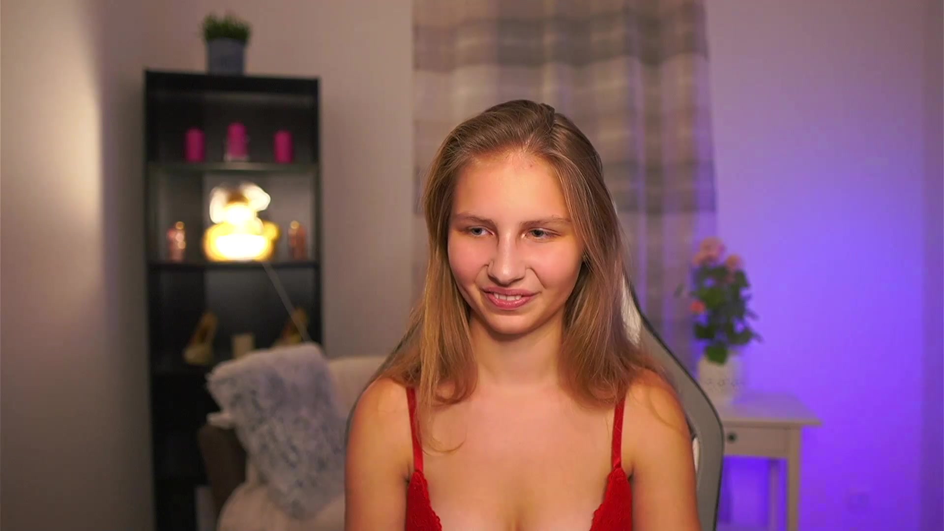 Gallery image thumbnail from Emmie_murray's myfreecams stream on, 12/27/2025, 21:58 image 10 of 20