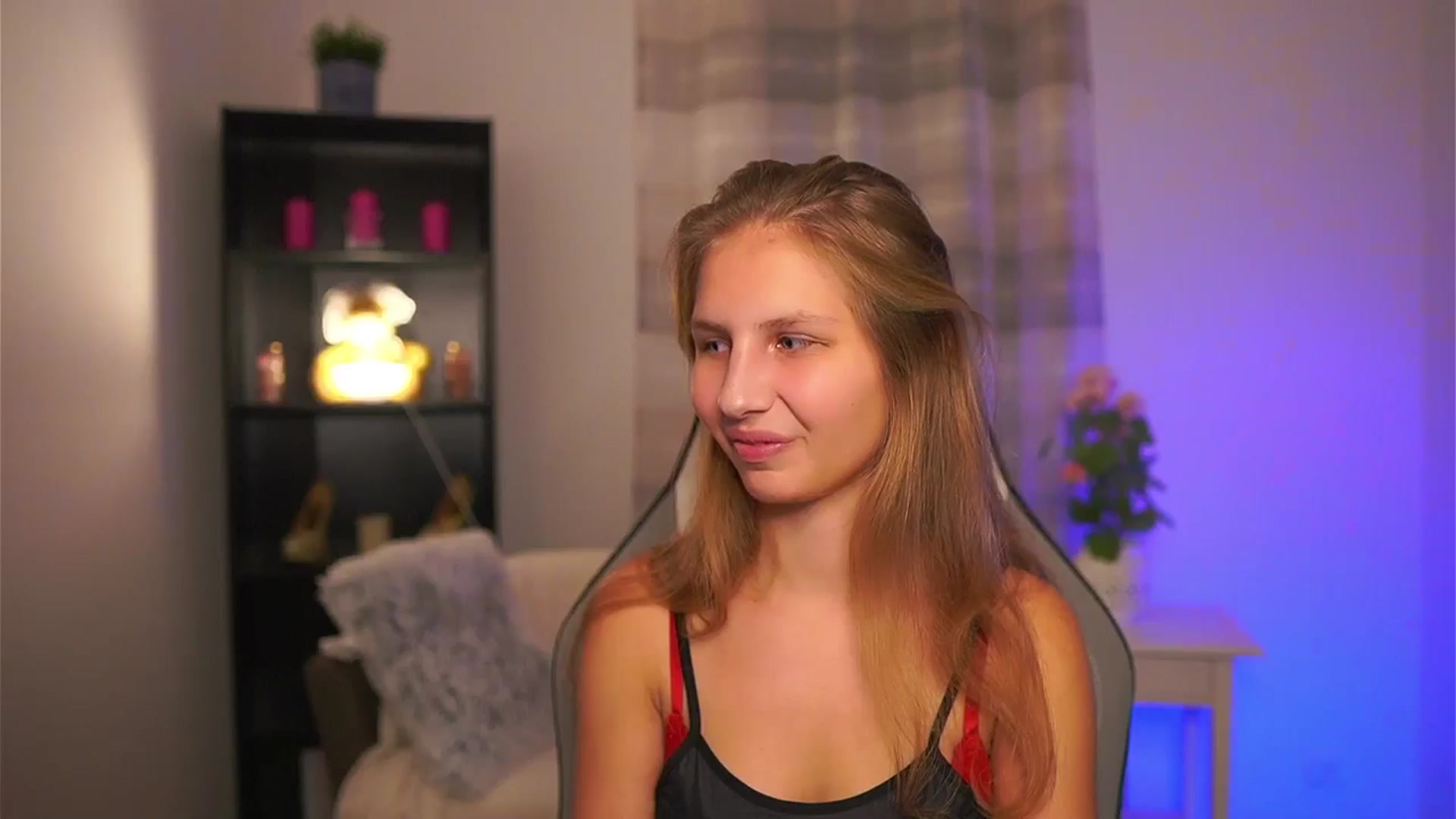Gallery image thumbnail from Emmie_murray's myfreecams stream on, 12/27/2025, 23:27 image 15 of 20
