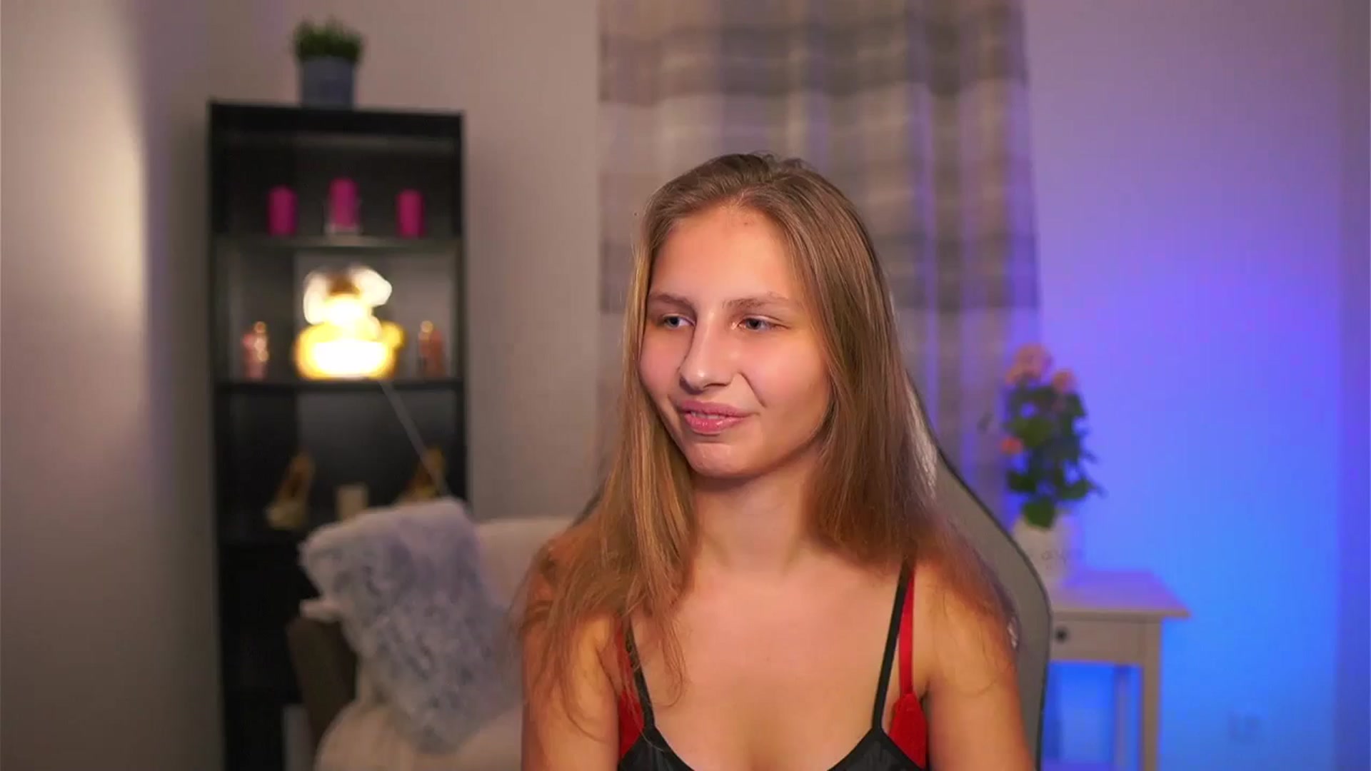 Gallery image thumbnail from Emmie_murray's myfreecams stream on, 12/27/2025, 23:27 image 13 of 20