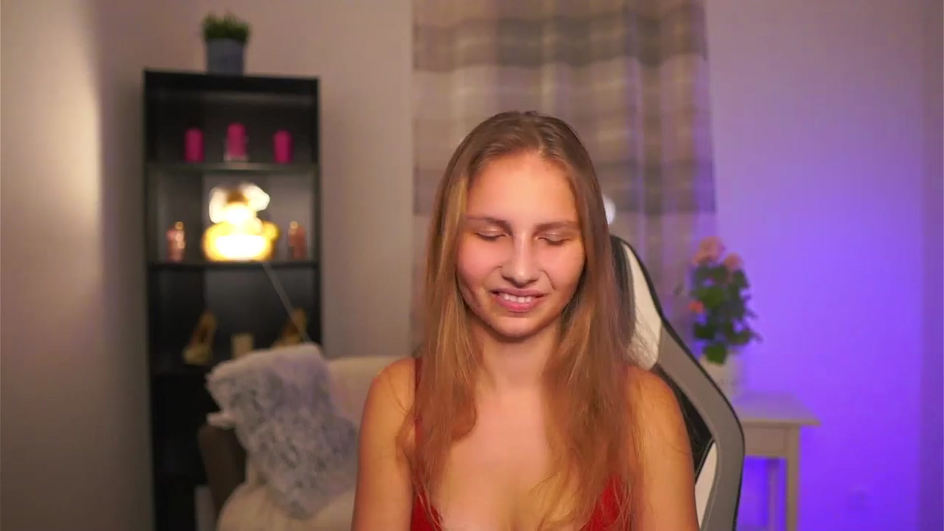 Gallery image thumbnail from Emmie_murray's myfreecams stream on, 12/27/2025, 23:27 image 19 of 20