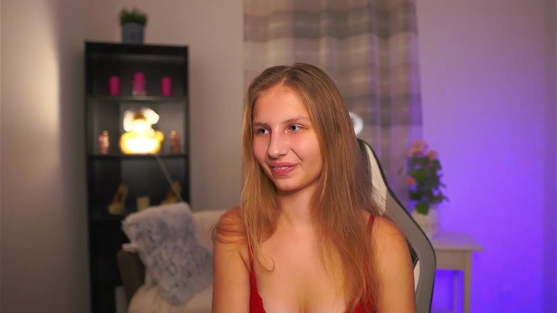 Gallery image thumbnail from Emmie_murray's myfreecams stream on, 12/27/2025, 23:27 image 18 of 20