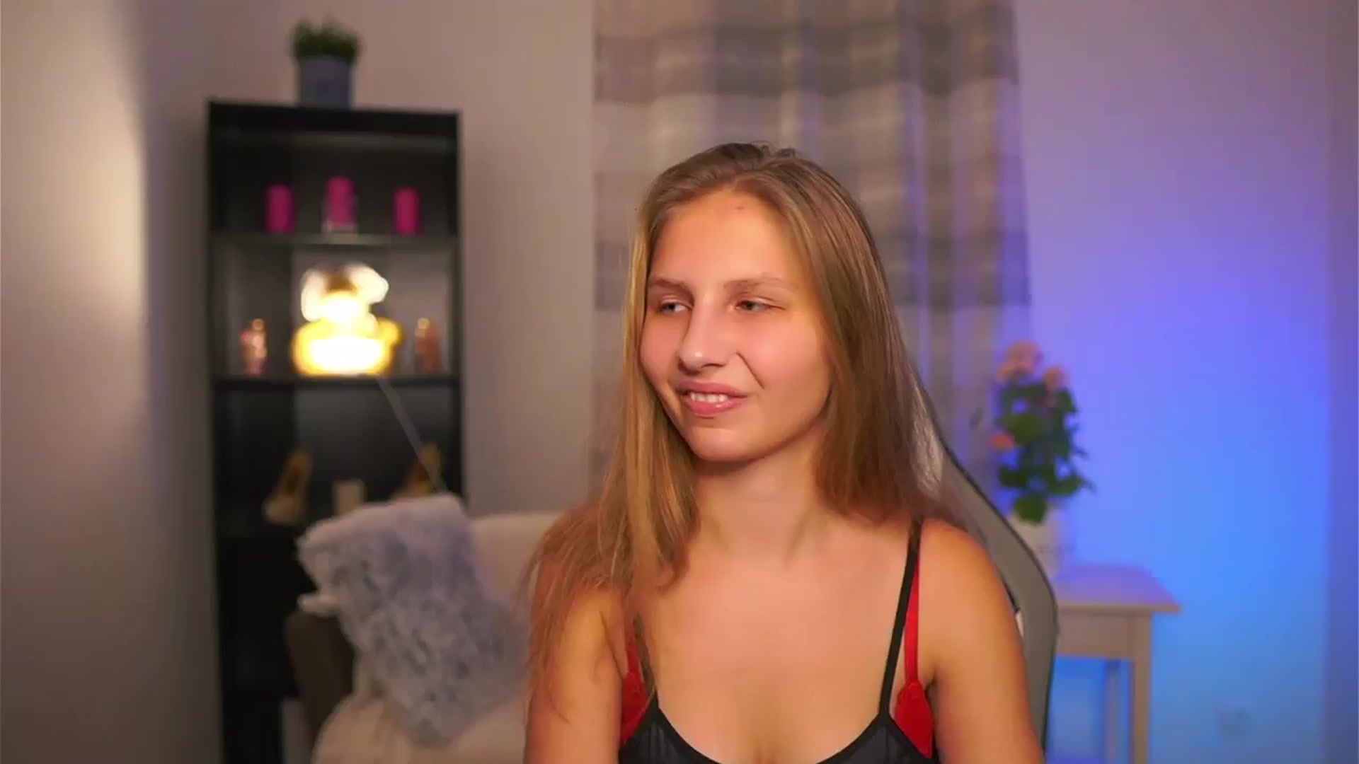 Gallery image thumbnail from Emmie_murray's myfreecams stream on, 12/27/2025, 23:27 image 12 of 20