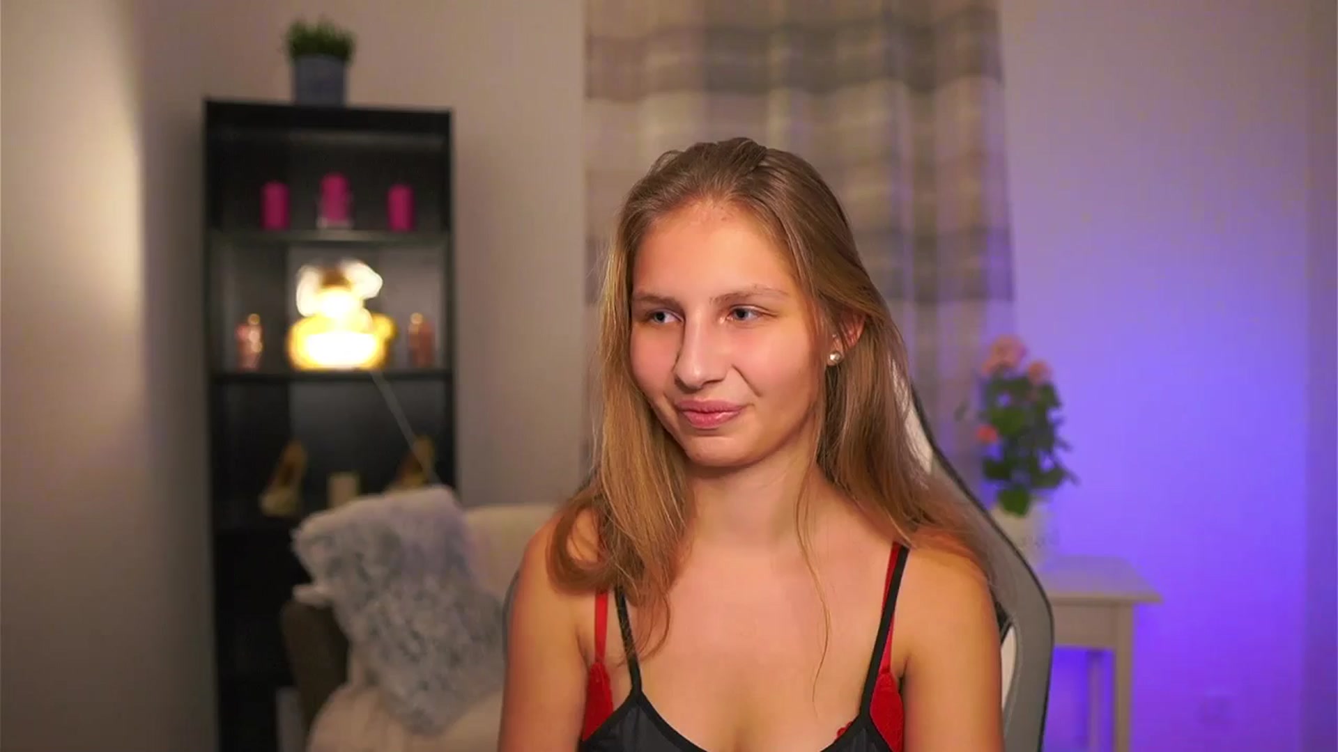 Gallery image thumbnail from Emmie_murray's myfreecams stream on, 12/27/2025, 23:27 image 4 of 20