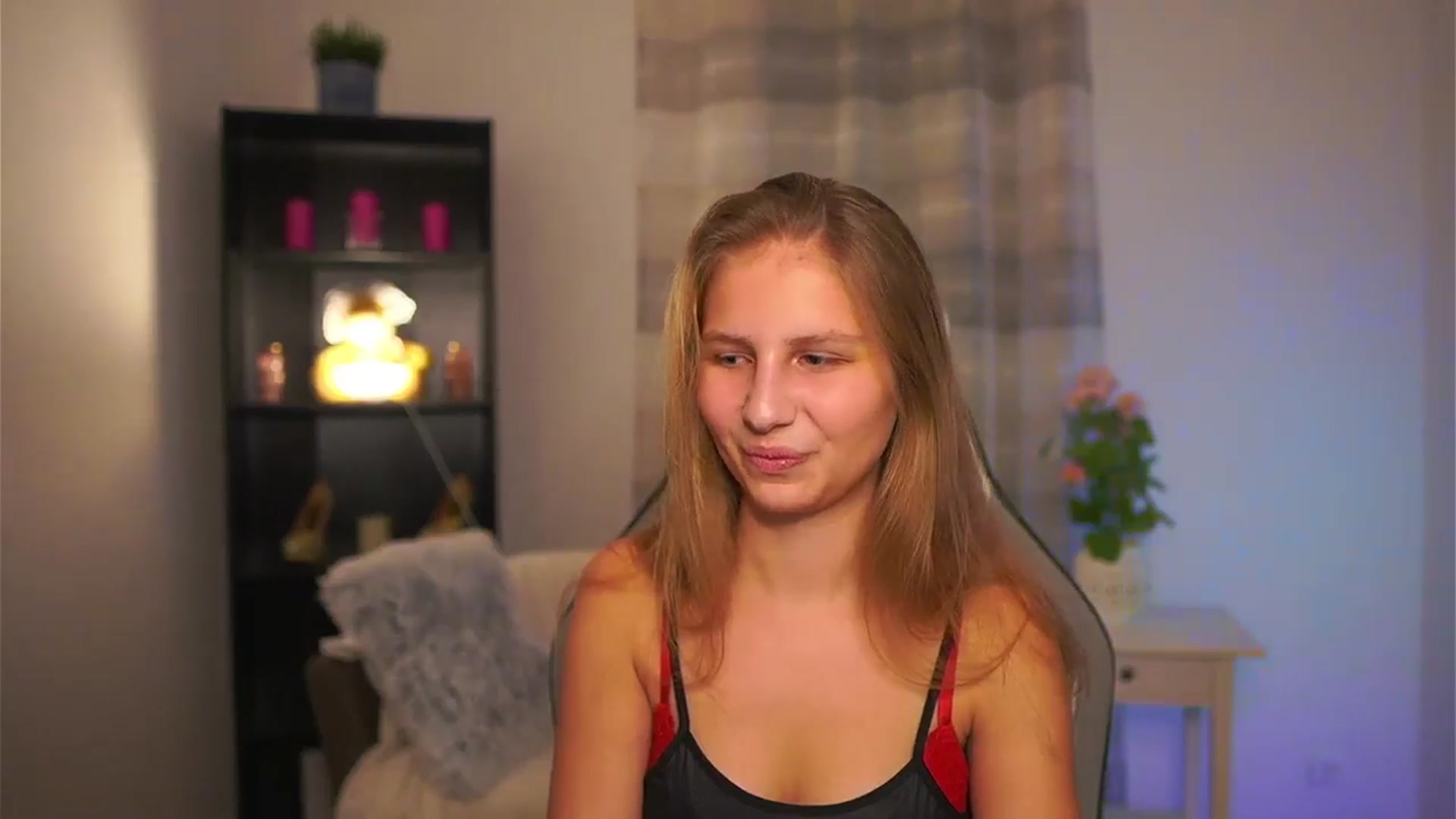 Gallery image thumbnail from Emmie_murray's myfreecams stream on, 12/27/2025, 23:27 image 9 of 20
