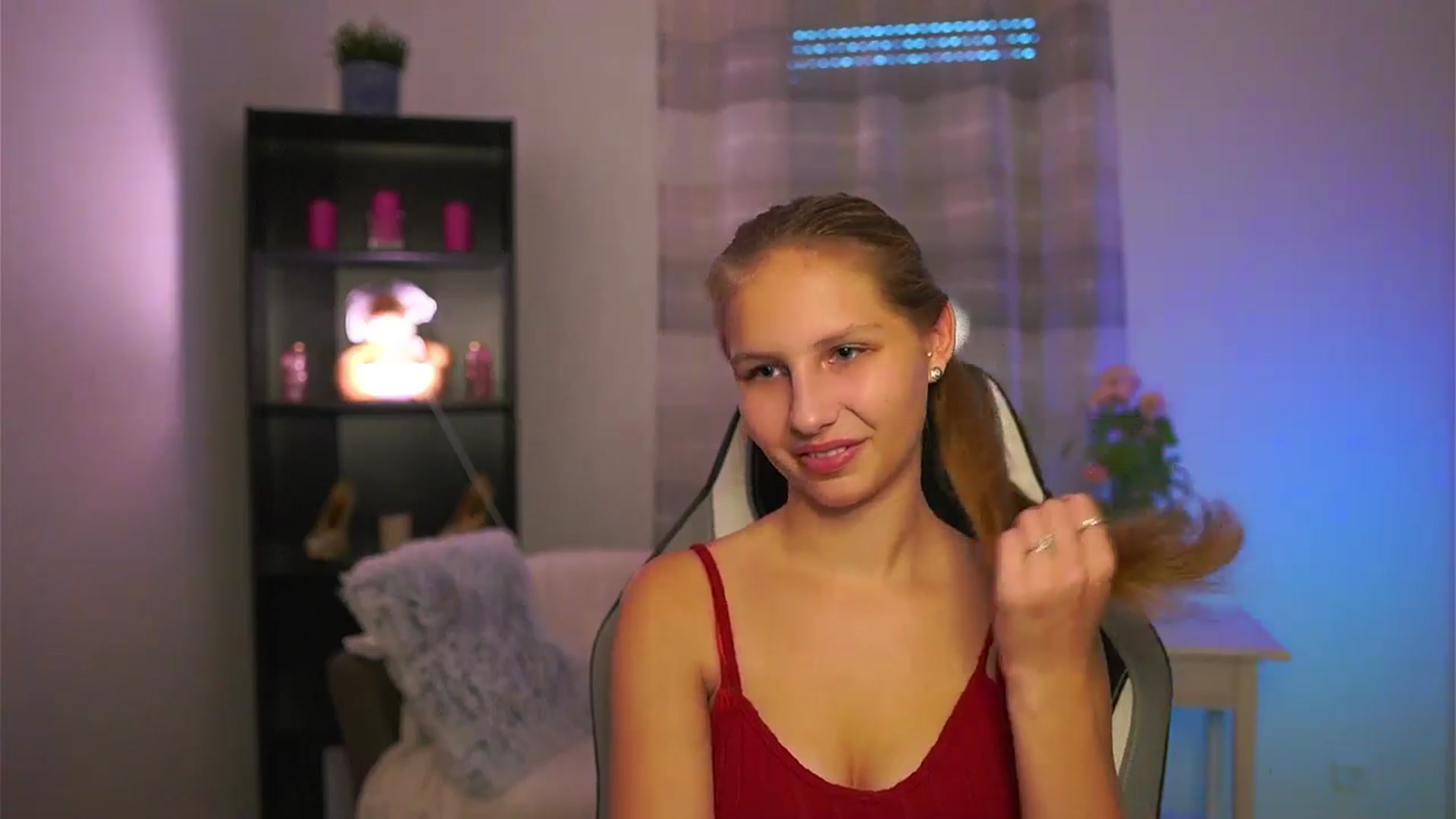 Gallery image thumbnail from Emmie_murray's myfreecams stream on, 12/28/2025, 16:00 image 2 of 20