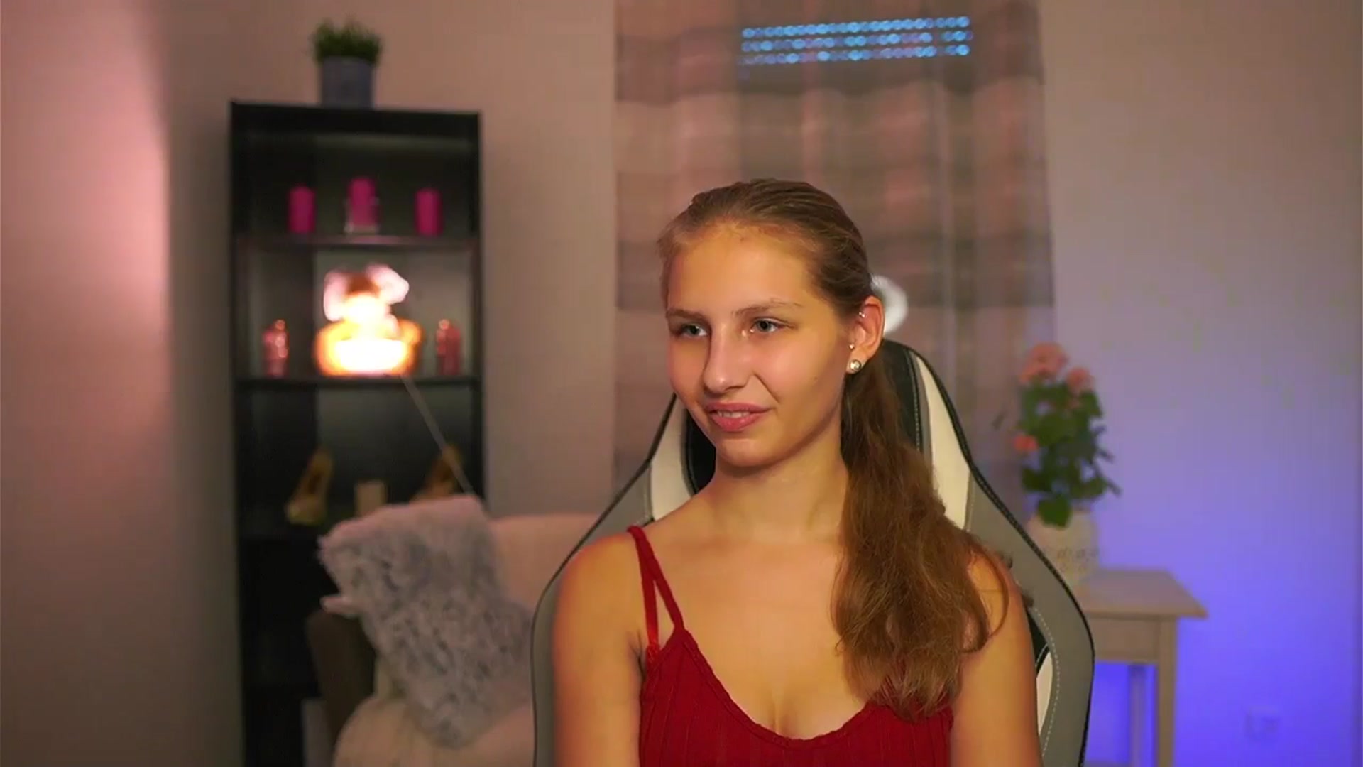 Gallery image thumbnail from Emmie_murray's myfreecams stream on, 12/28/2025, 16:00 image 4 of 20
