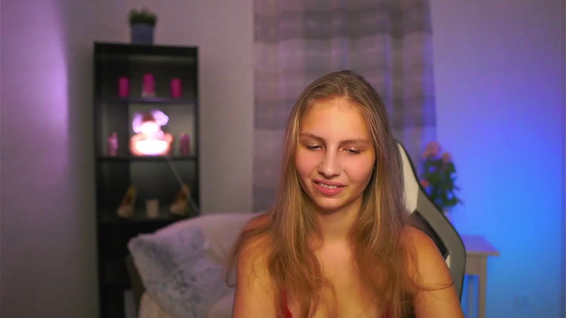 Gallery image thumbnail from Emmie_murray's myfreecams stream on, 12/28/2025, 21:53 image 17 of 20