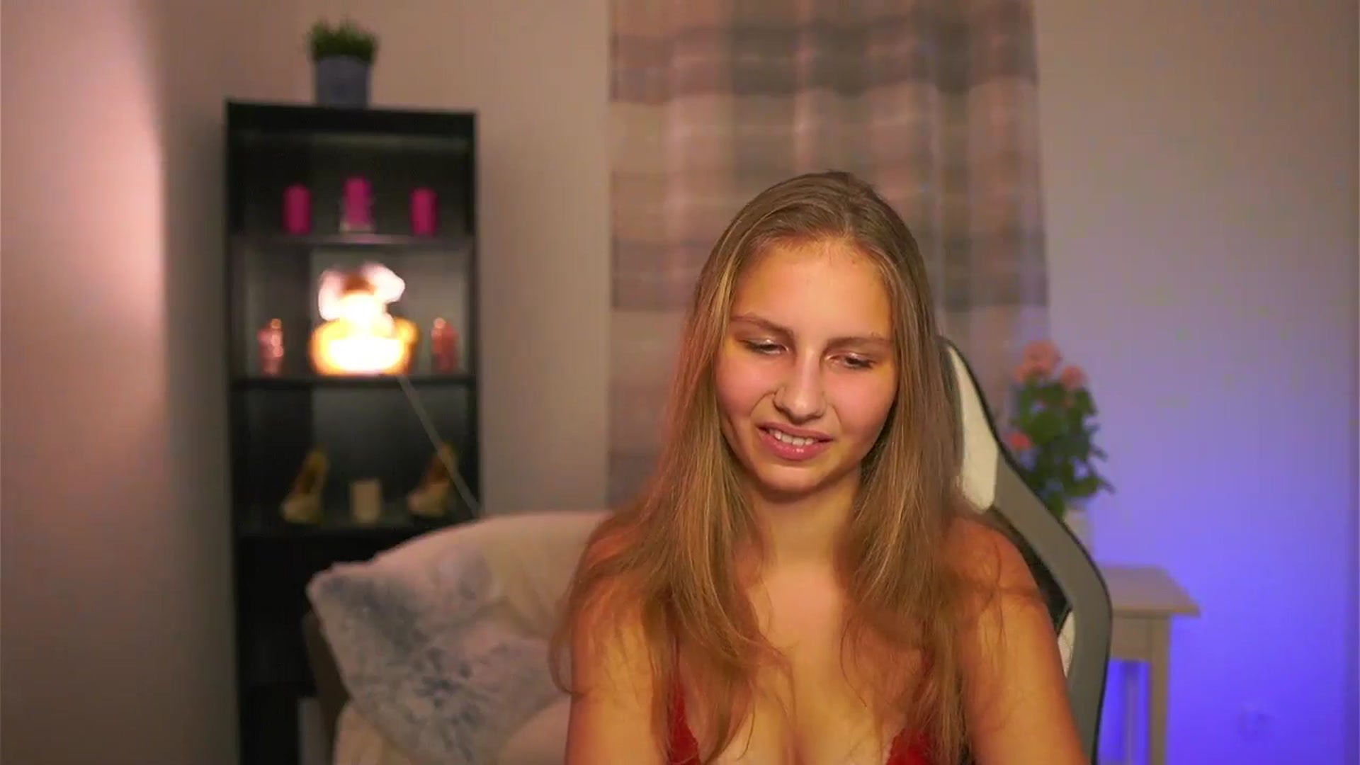 Gallery image thumbnail from Emmie_murray's myfreecams stream on, 12/28/2025, 21:53 image 16 of 20