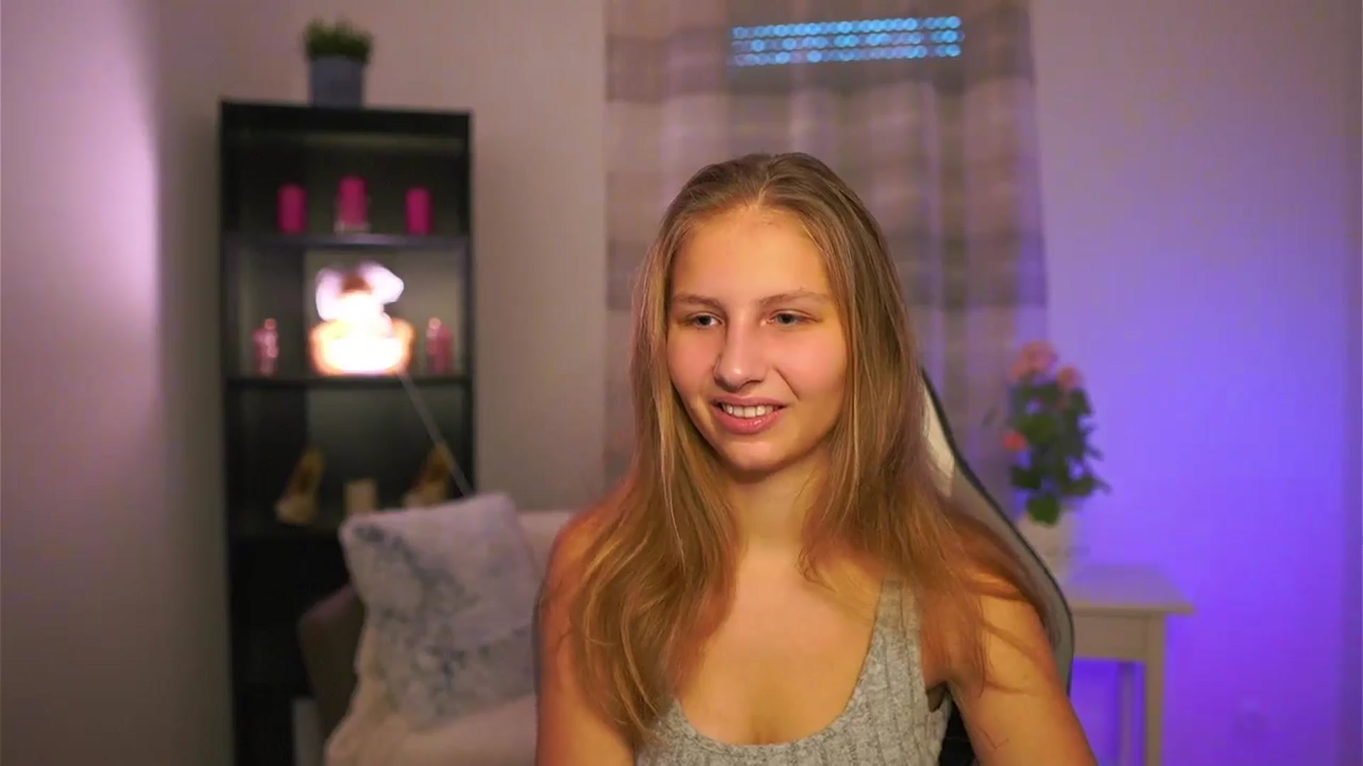 Gallery image thumbnail from Emmie_murray's myfreecams stream on, 12/29/2025, 14:41 image 15 of 20
