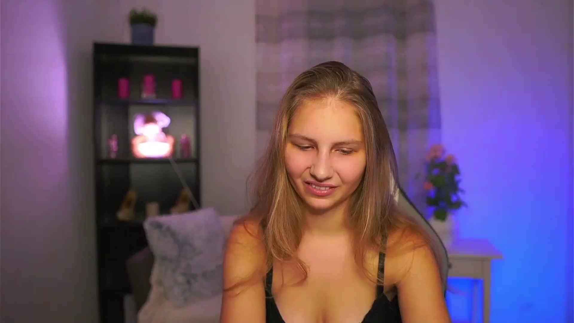 Gallery image thumbnail from Emmie_murray's myfreecams stream on, 12/29/2025, 15:50 image 7 of 20