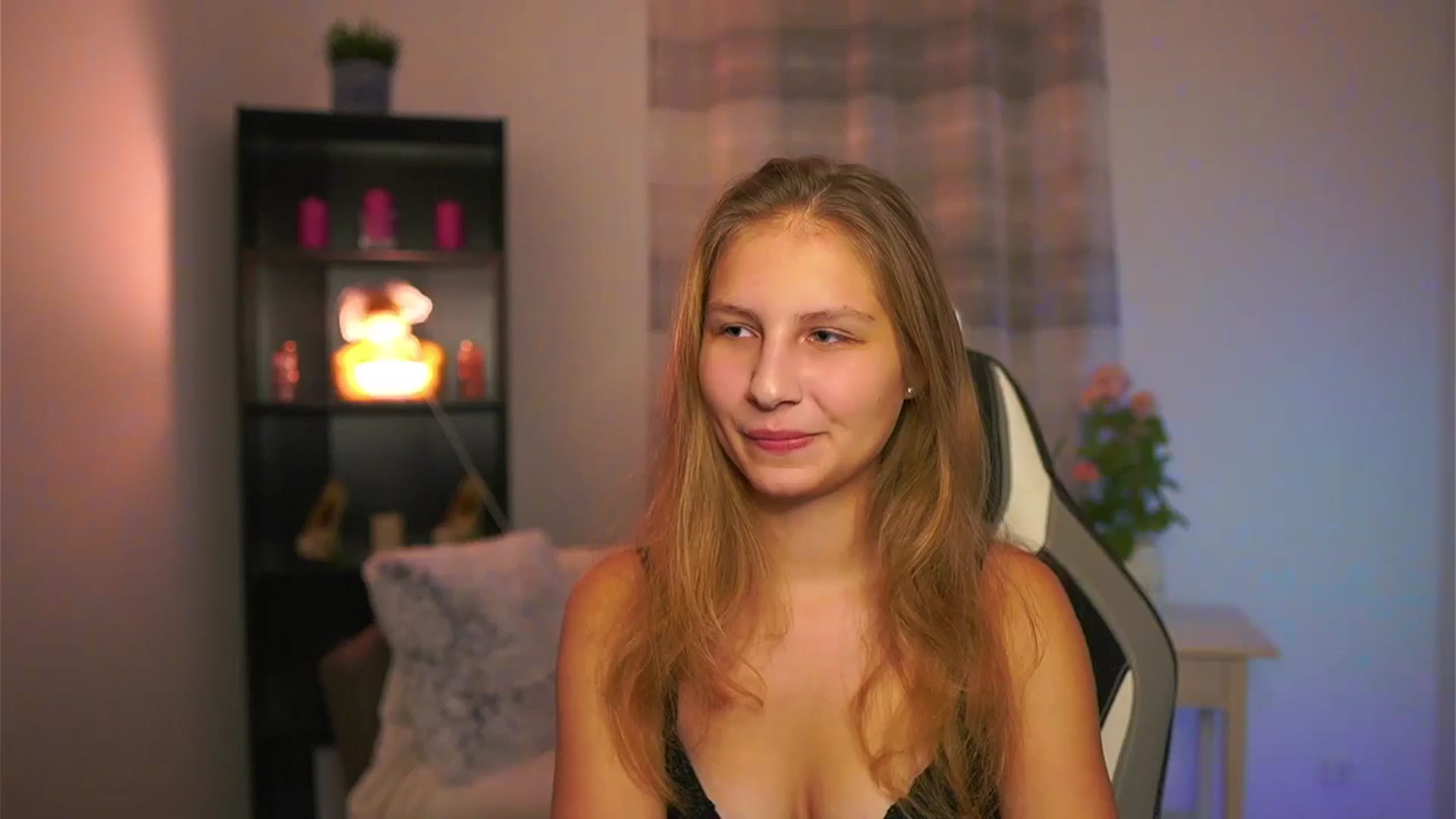 Gallery image thumbnail from Emmie_murray's myfreecams stream on, 12/29/2025, 15:50 image 17 of 20
