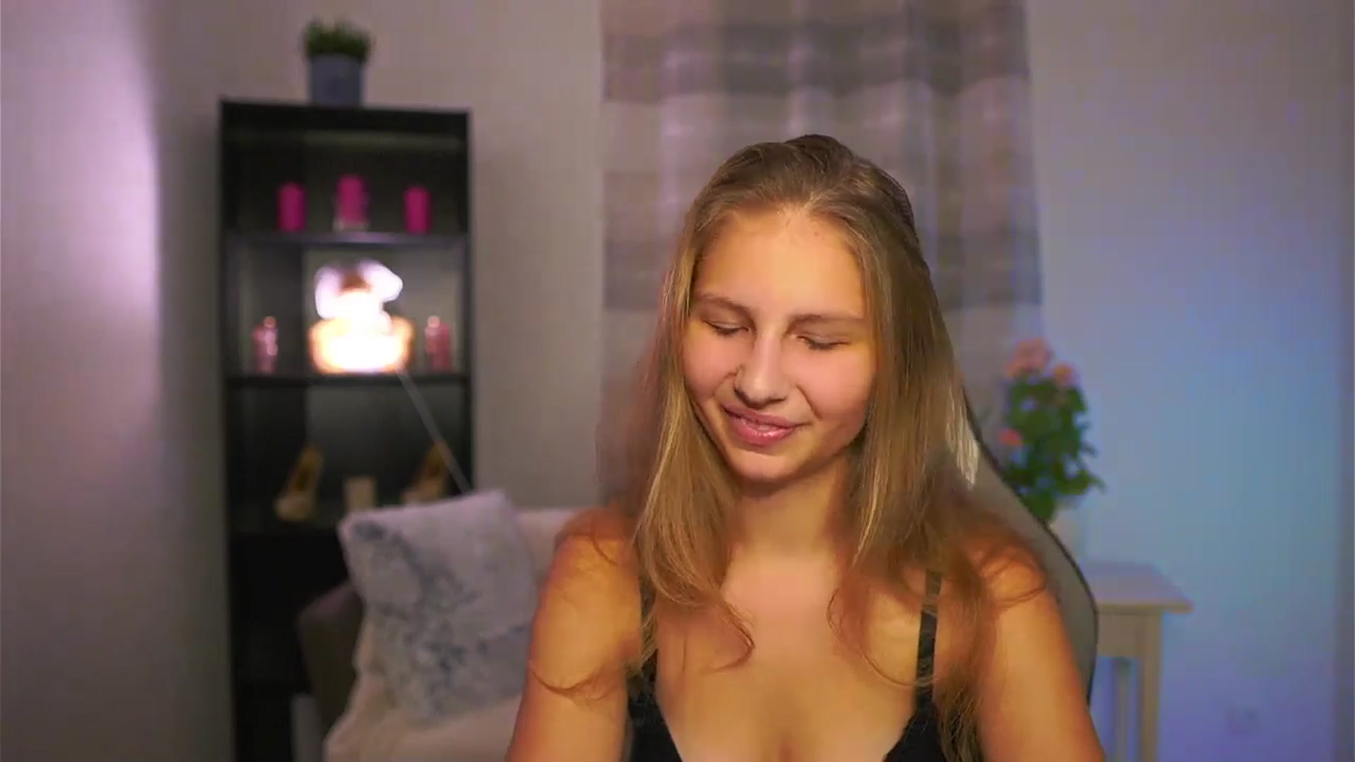 Gallery image thumbnail from Emmie_murray's myfreecams stream on, 12/29/2025, 15:50 image 8 of 20
