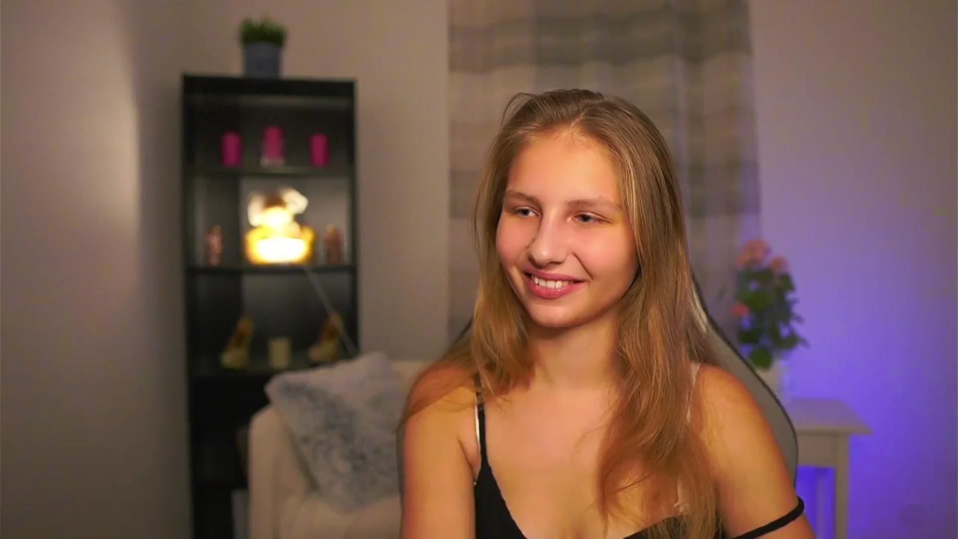 Gallery image thumbnail from Emmie_murray's myfreecams stream on, 01/02/2026, 16:07 image 17 of 20