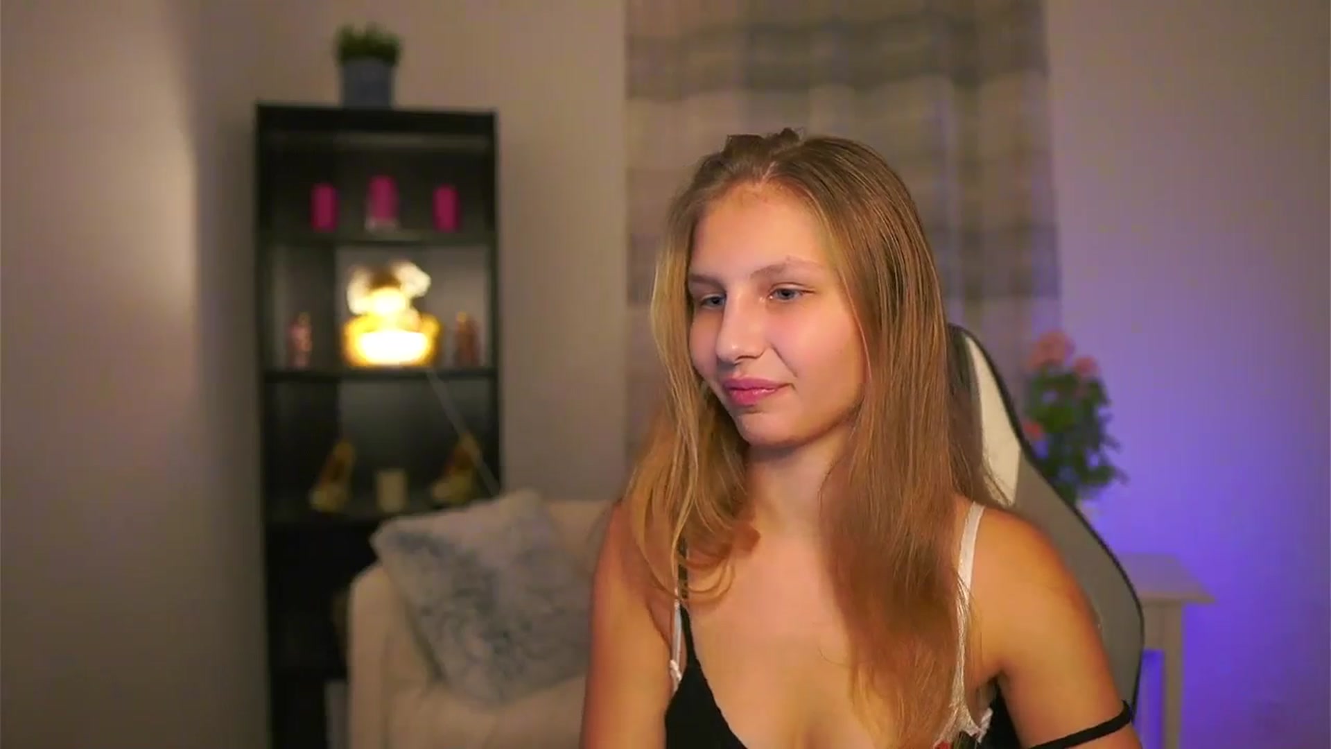 Gallery image thumbnail from Emmie_murray's myfreecams stream on, 01/02/2026, 16:07 image 9 of 20