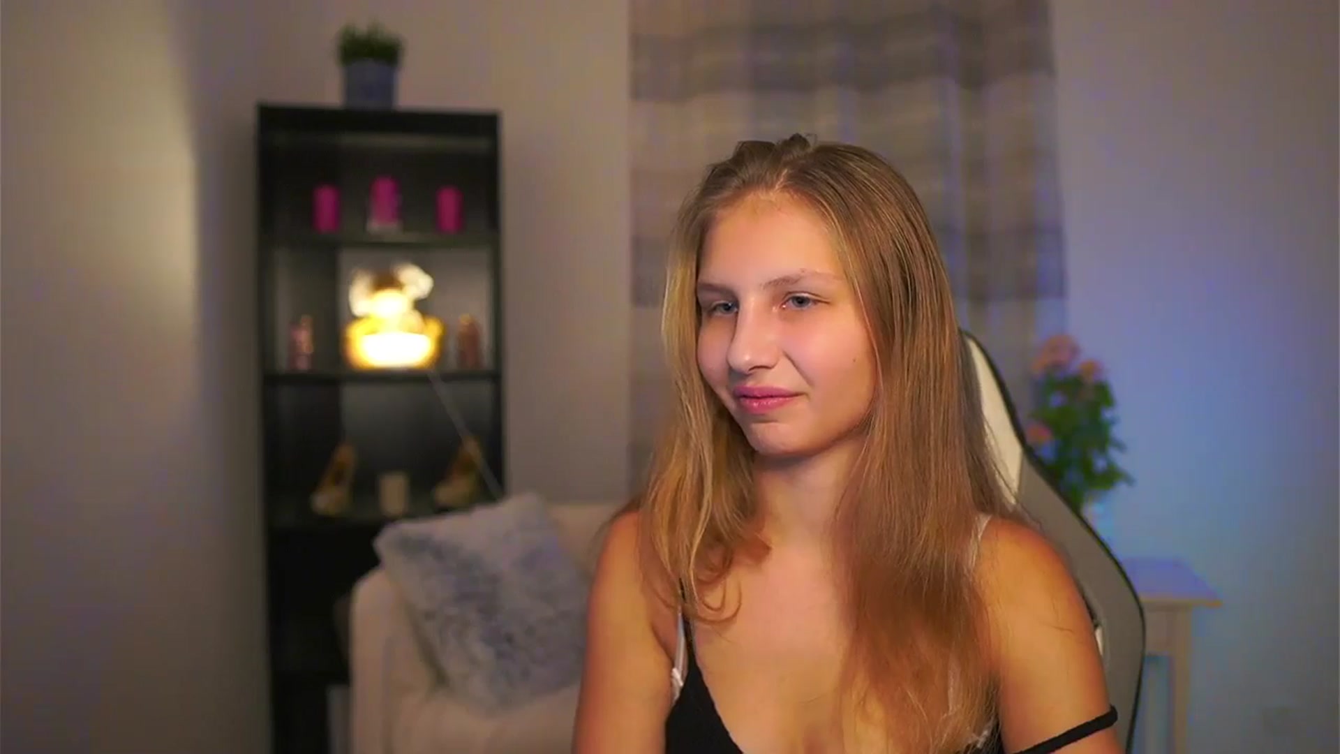 Gallery image thumbnail from Emmie_murray's myfreecams stream on, 01/02/2026, 16:07 image 10 of 20