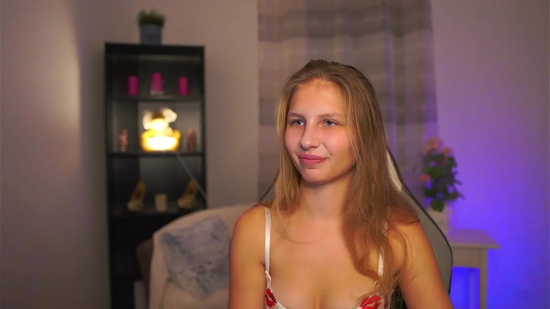 Gallery image thumbnail from Emmie_murray's myfreecams stream on, 01/02/2026, 18:29 image 15 of 20