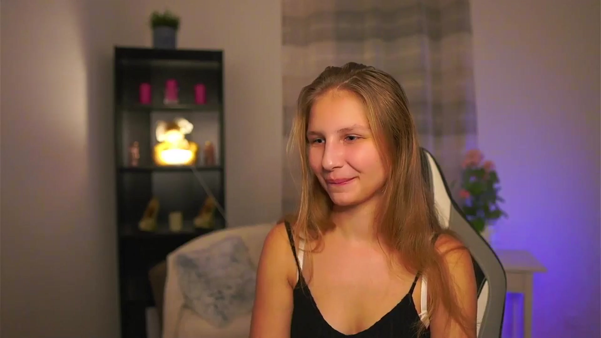 Gallery image thumbnail from Emmie_murray's myfreecams stream on, 01/02/2026, 18:29 image 7 of 20