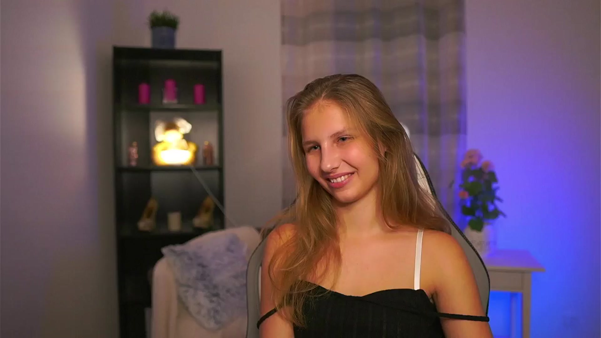 Gallery image thumbnail from Emmie_murray's myfreecams stream on, 01/02/2026, 23:35 image 5 of 20