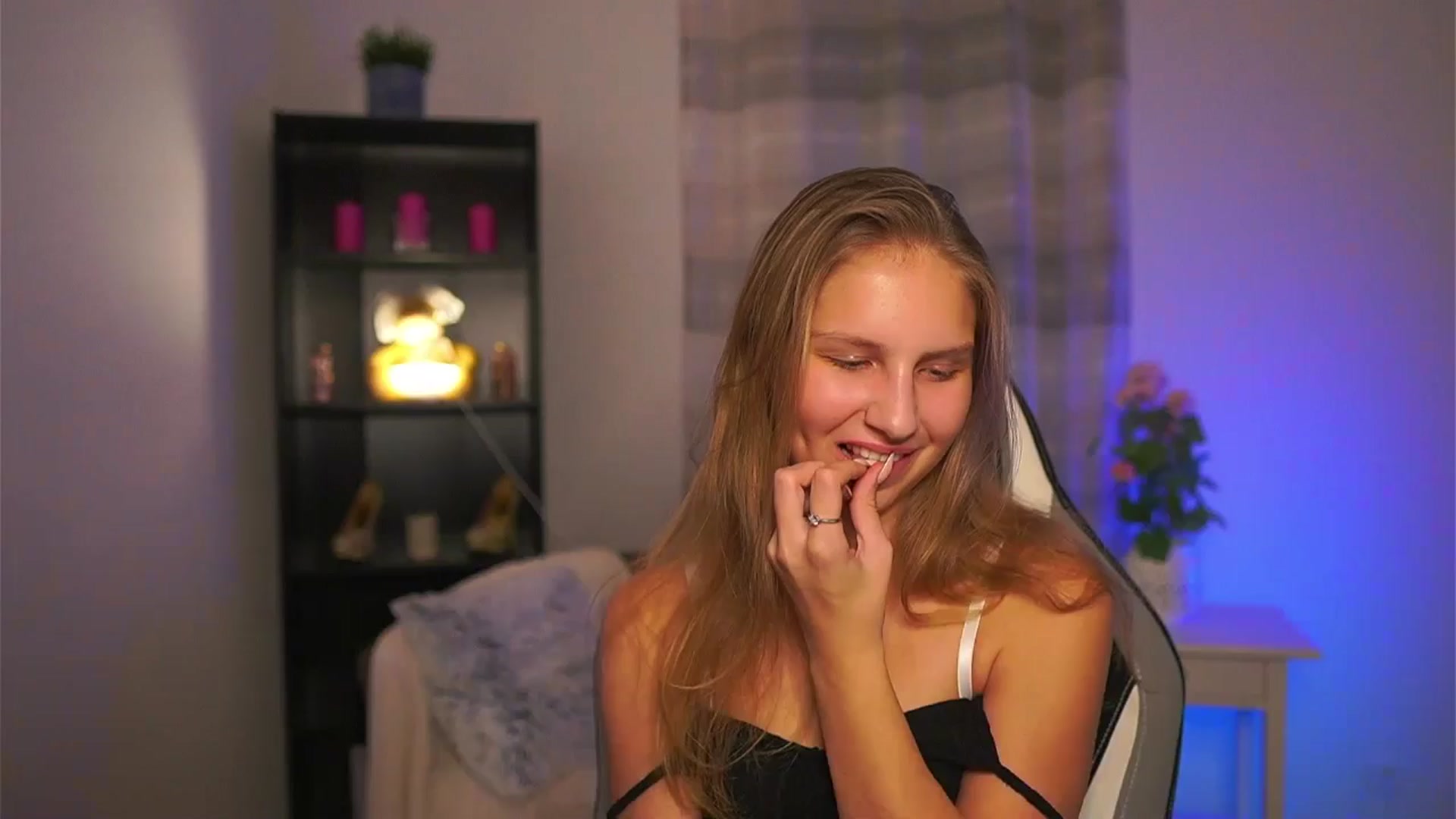 Gallery image thumbnail from Emmie_murray's myfreecams stream on, 01/02/2026, 23:35 image 6 of 20