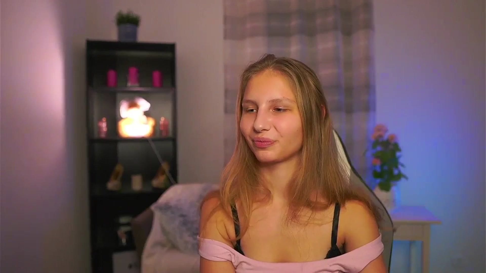 Gallery image thumbnail from Emmie_murray's myfreecams stream on, 01/03/2026, 15:52 image 18 of 20